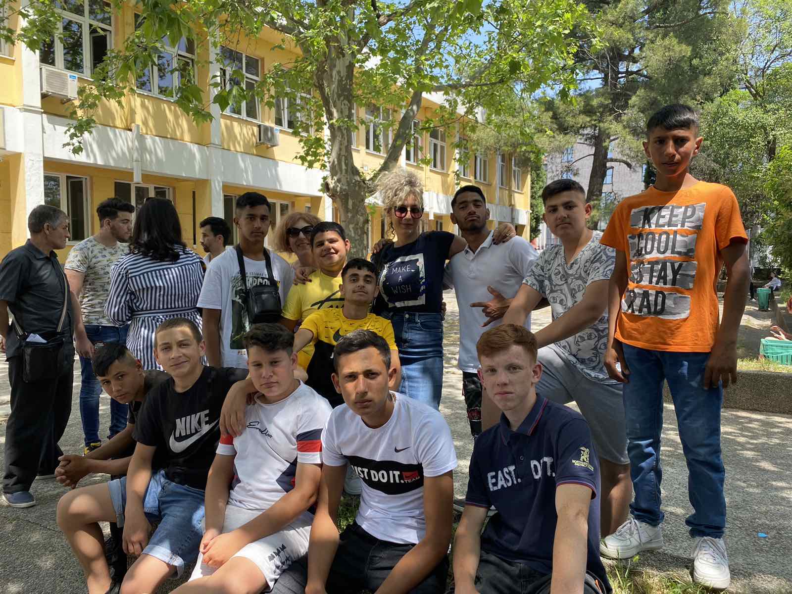 Mladi Romi i Egipćani u obilasku srednjih škola