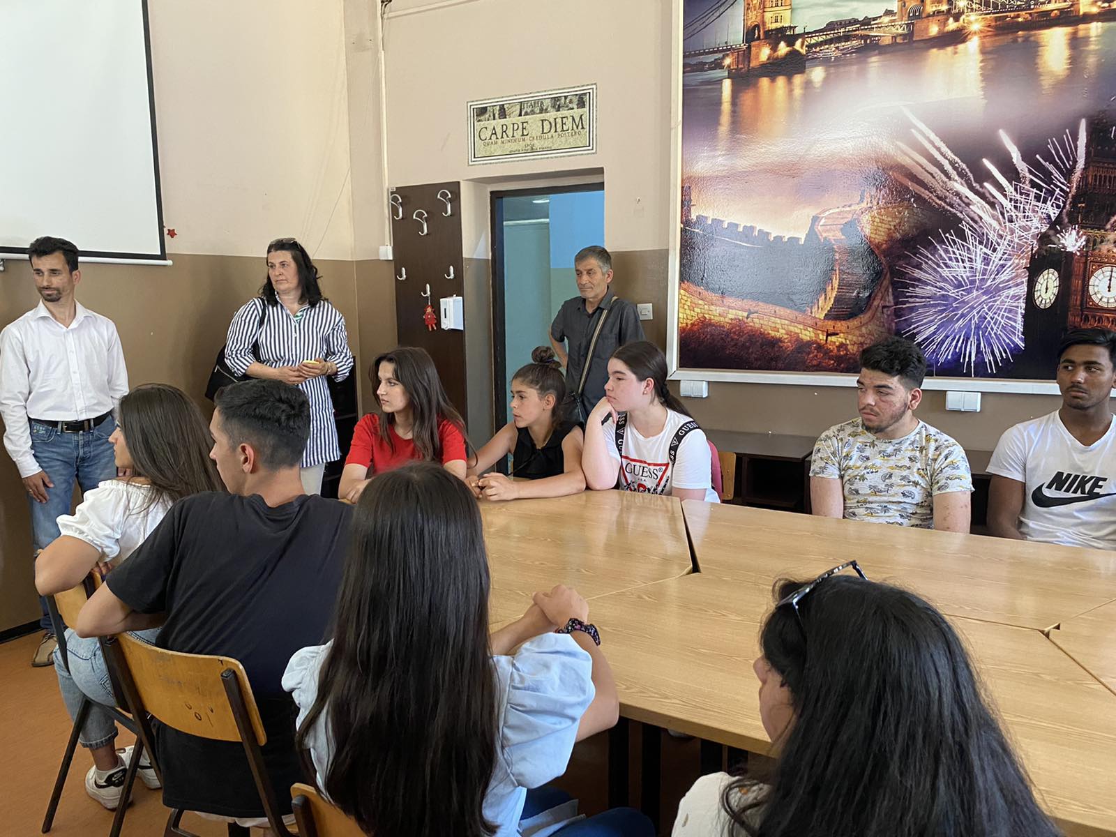 Mladi Romi i Egipćani u obilasku srednjih škola