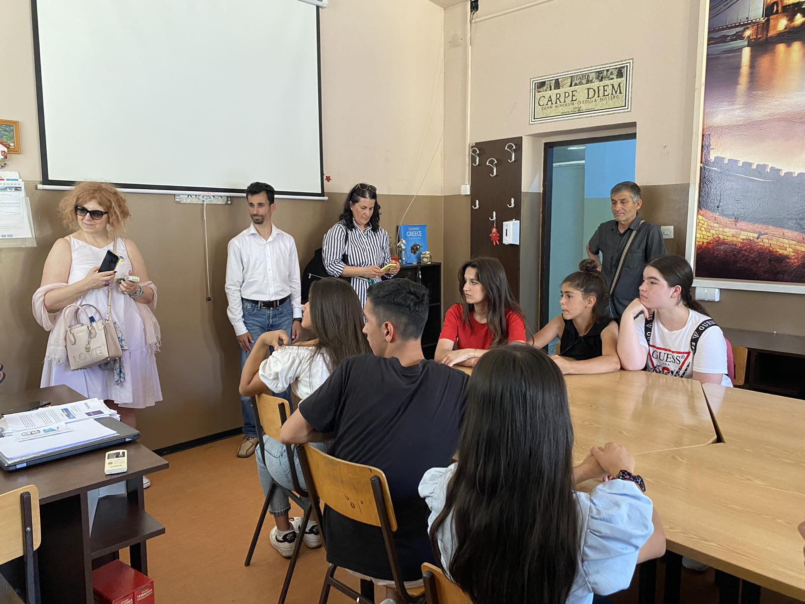 Mladi Romi i Egipćani u obilasku srednjih škola