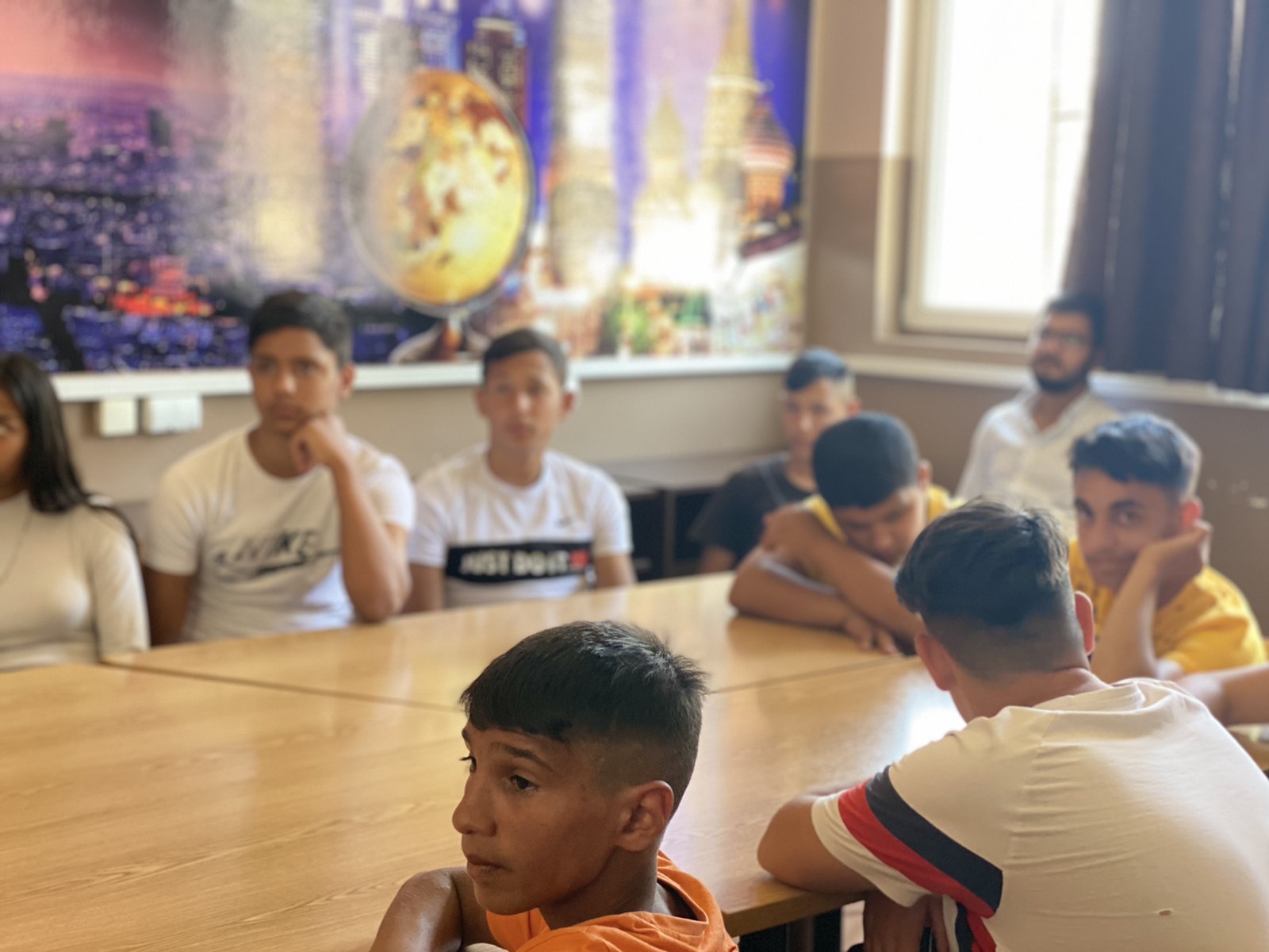 Mladi Romi i Egipćani u obilasku srednjih škola