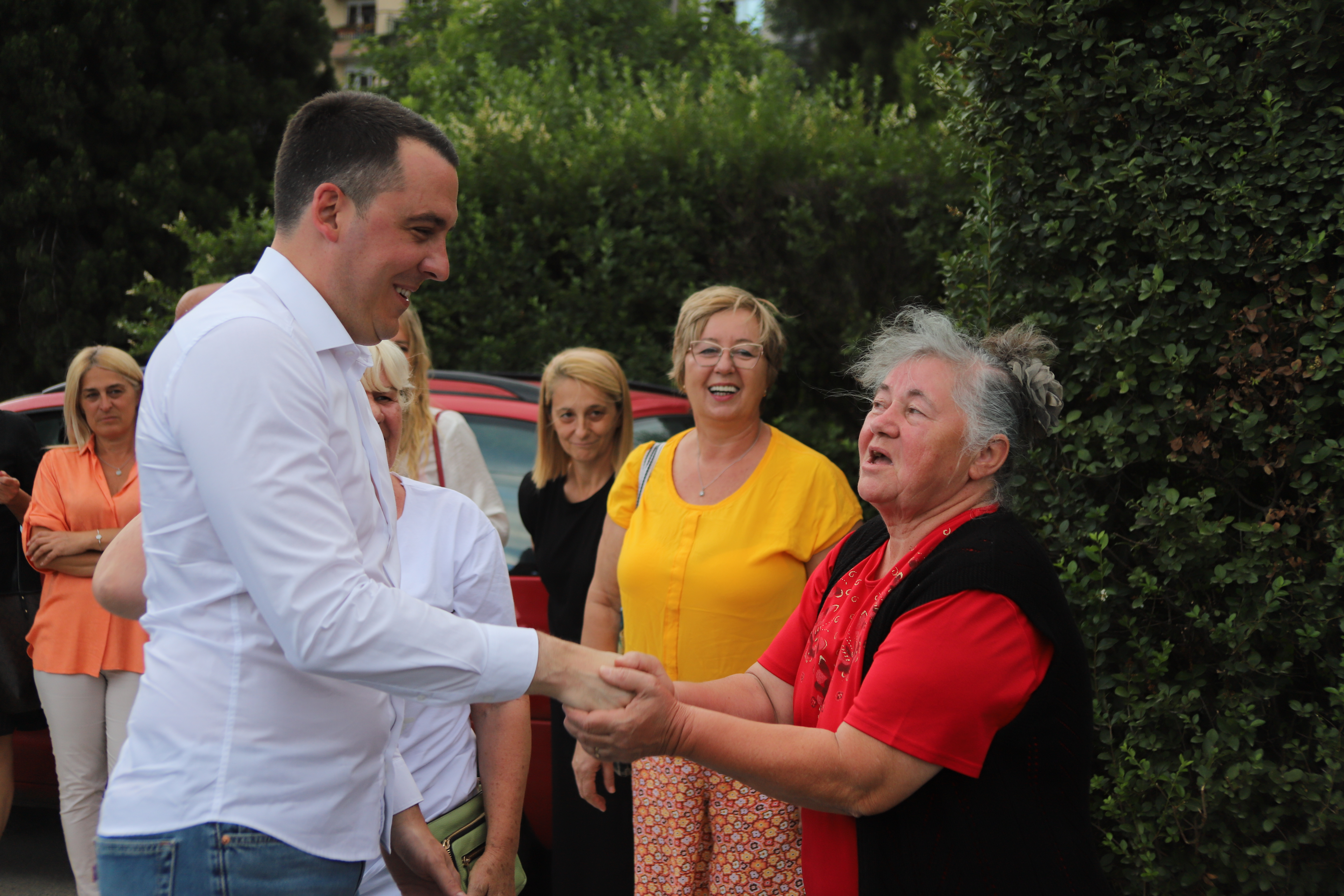 Sanirana saobraćajnica i novih 85 parking mjesta u MZ 19. decembar; Građani zadovoljni razvojem ovog dijela grada