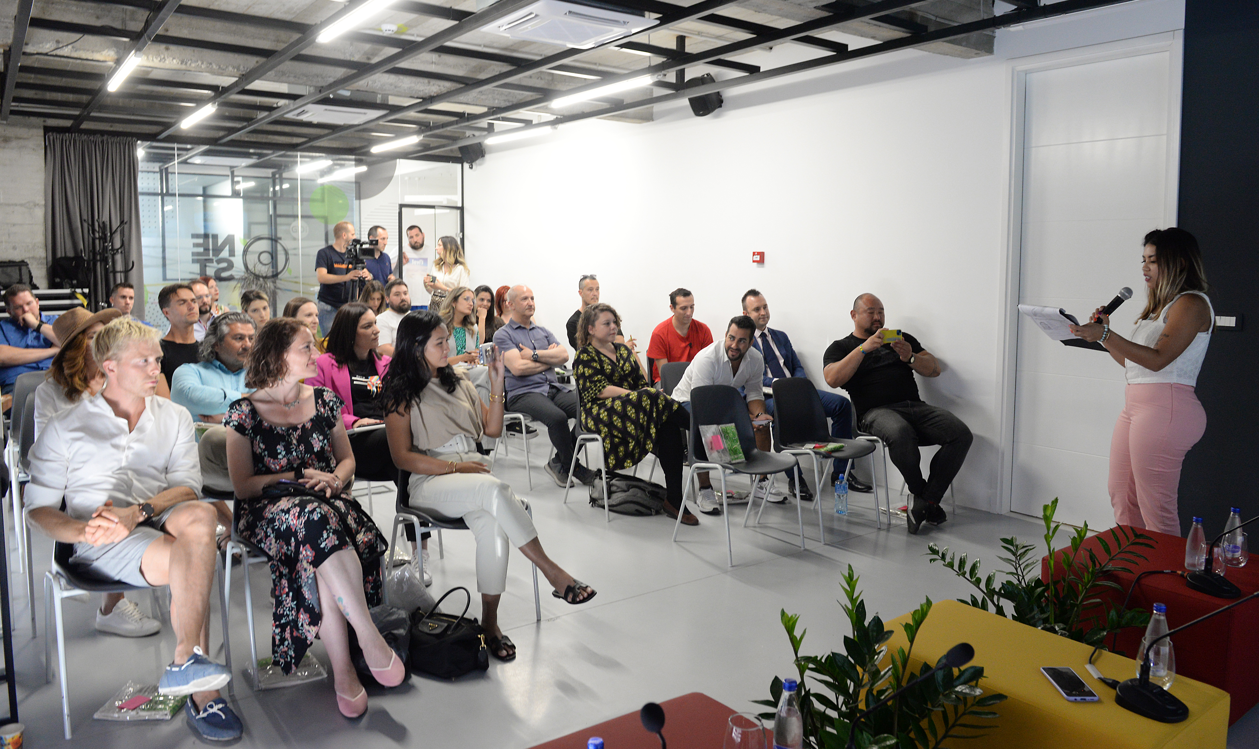 Crna Gora privlačna destinacija za digitalne nomade, Glavni grad baza poslovanja