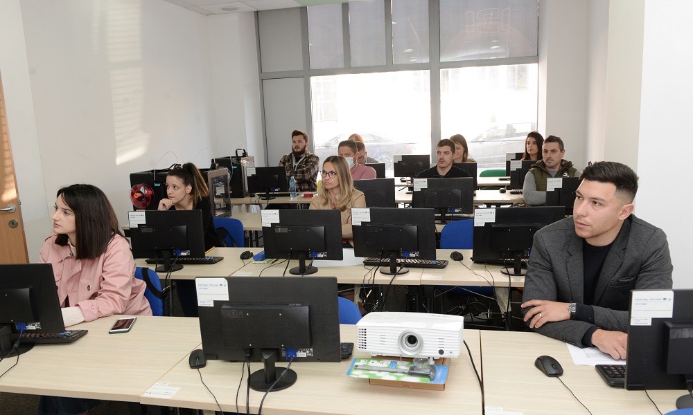 Glavni grad nastavlja da podržava privrednike; Završen prvi ciklus u okviru projekta izrade 100 besplatnih sajtova