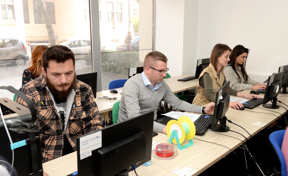 Glavni grad nastavlja da podržava privrednike; Završen prvi ciklus u okviru projekta izrade 100 besplatnih sajtova