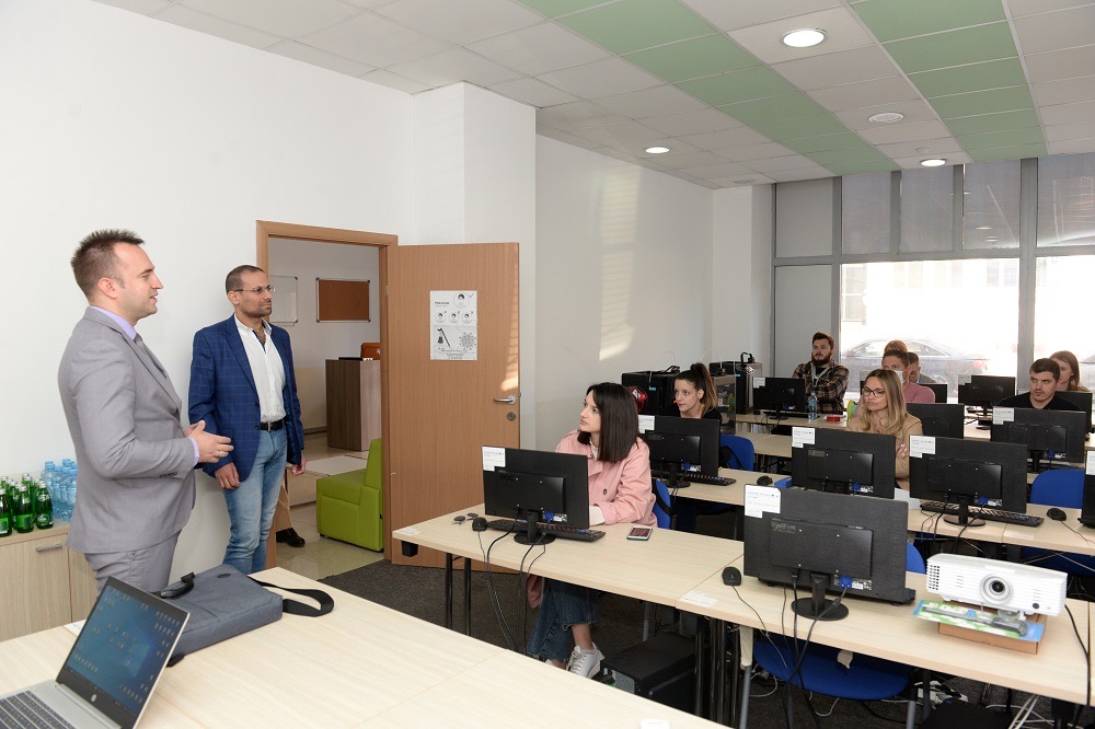 Glavni grad nastavlja da podržava privrednike; Završen prvi ciklus u okviru projekta izrade 100 besplatnih sajtova