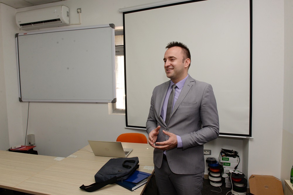 Glavni grad nastavlja da podržava privrednike; Završen prvi ciklus u okviru projekta izrade 100 besplatnih sajtova