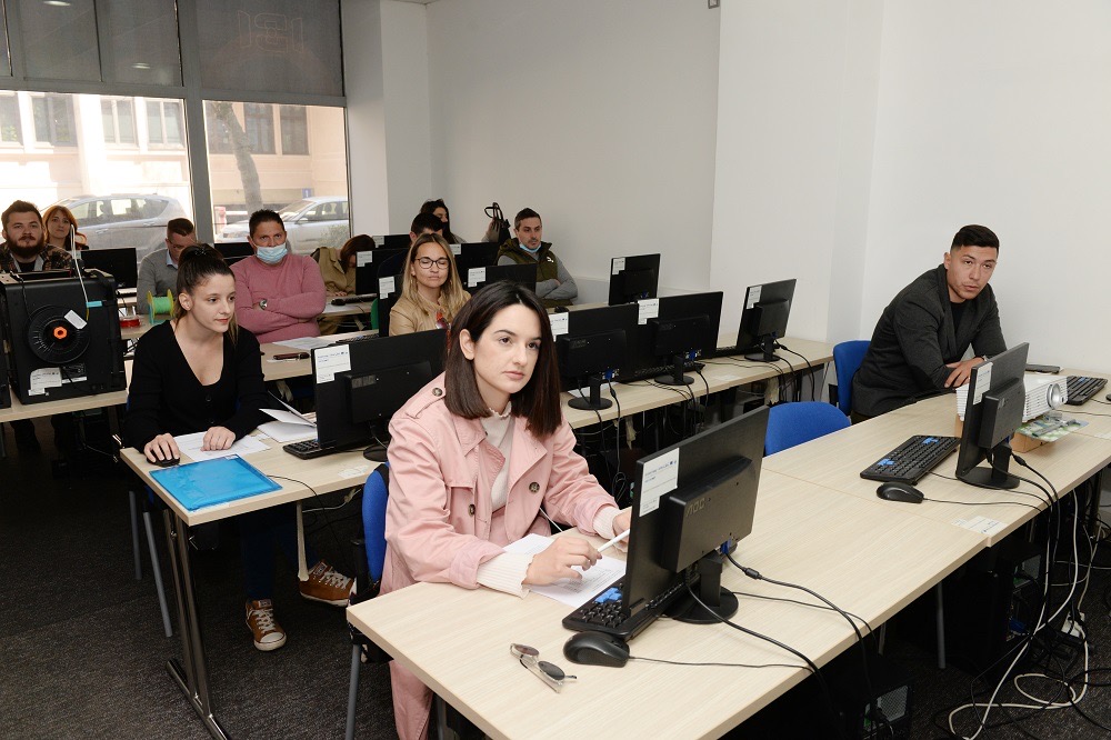 Glavni grad nastavlja da podržava privrednike; Završen prvi ciklus u okviru projekta izrade 100 besplatnih sajtova