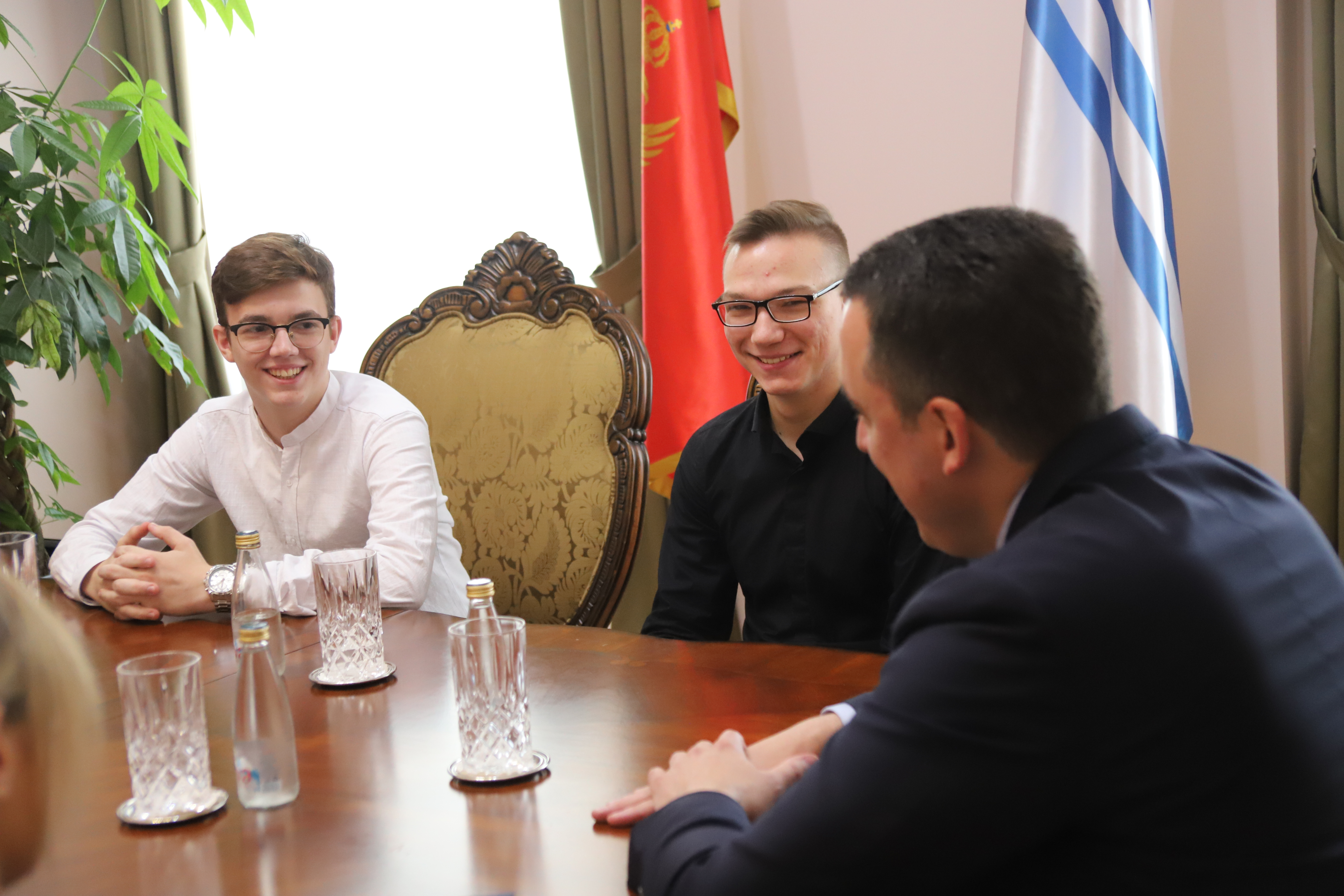 Vuković sa pobjednicima državnog takmičenja Svjetske olimpijade robotike: Podgorica postaje atraktivna IT destinacija