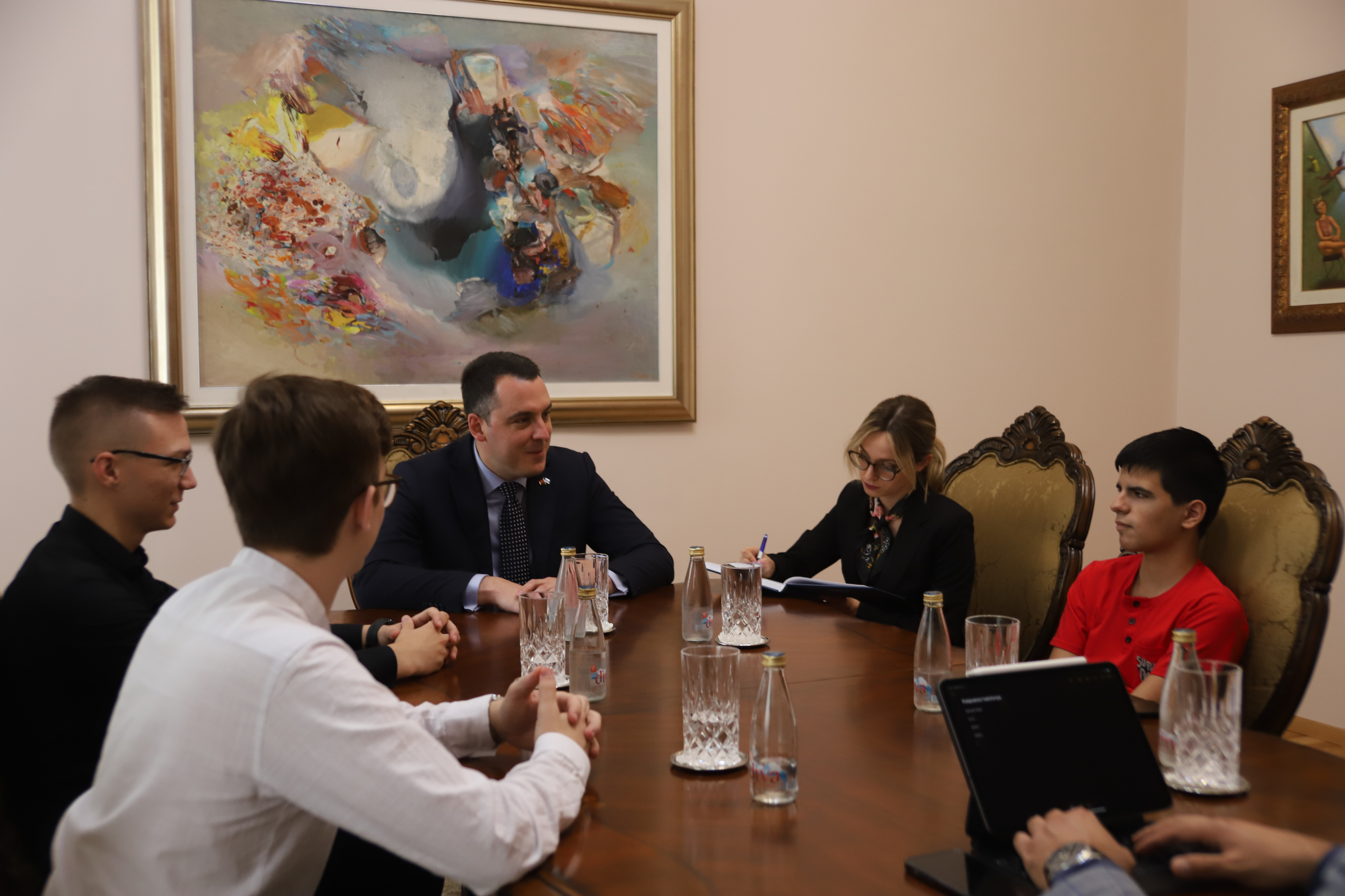 Vuković sa pobjednicima državnog takmičenja Svjetske olimpijade robotike: Podgorica postaje atraktivna IT destinacija