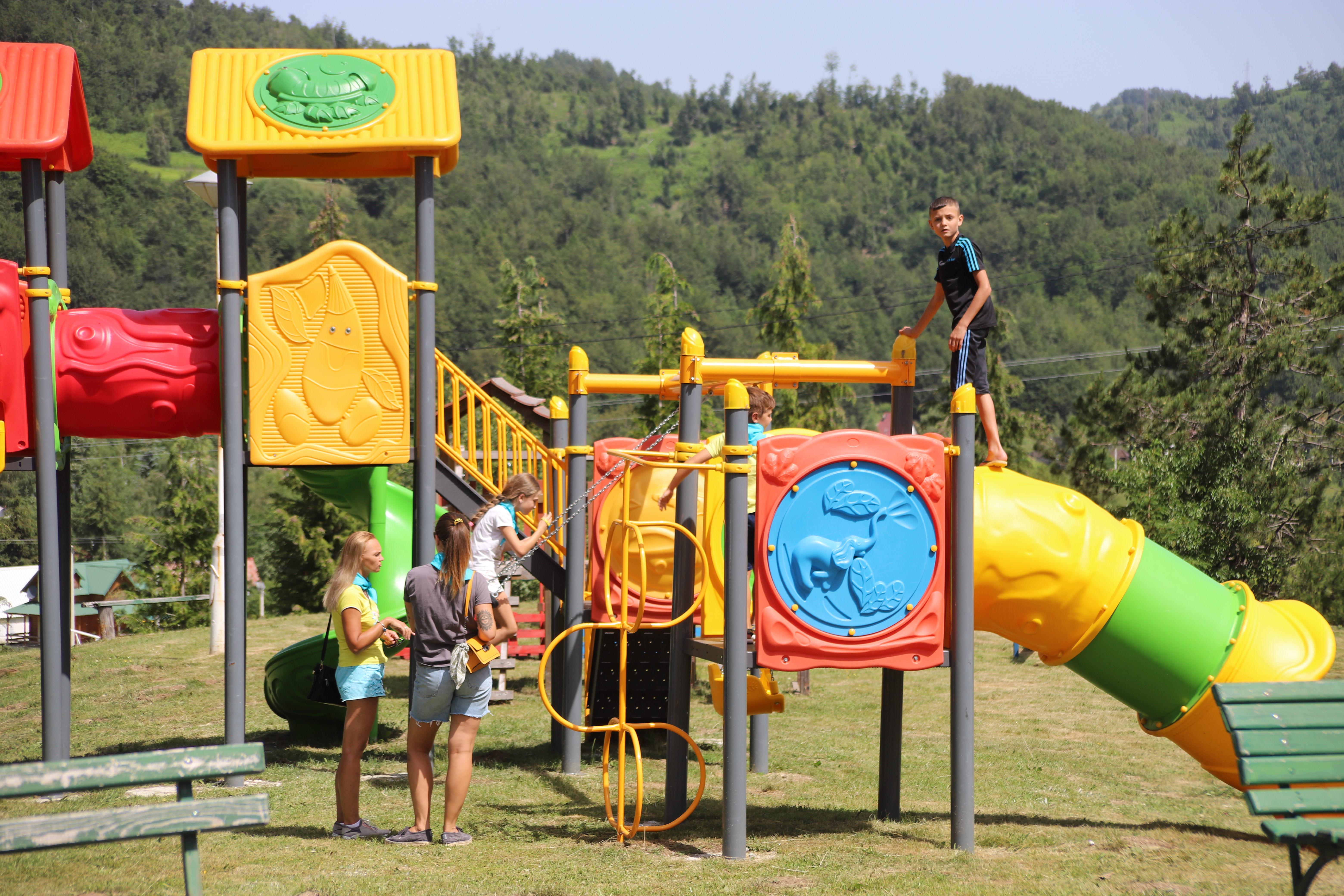 Mališani iz Podgorice i Ukrajine prvi gosti dječjeg odmarališta na Veruši