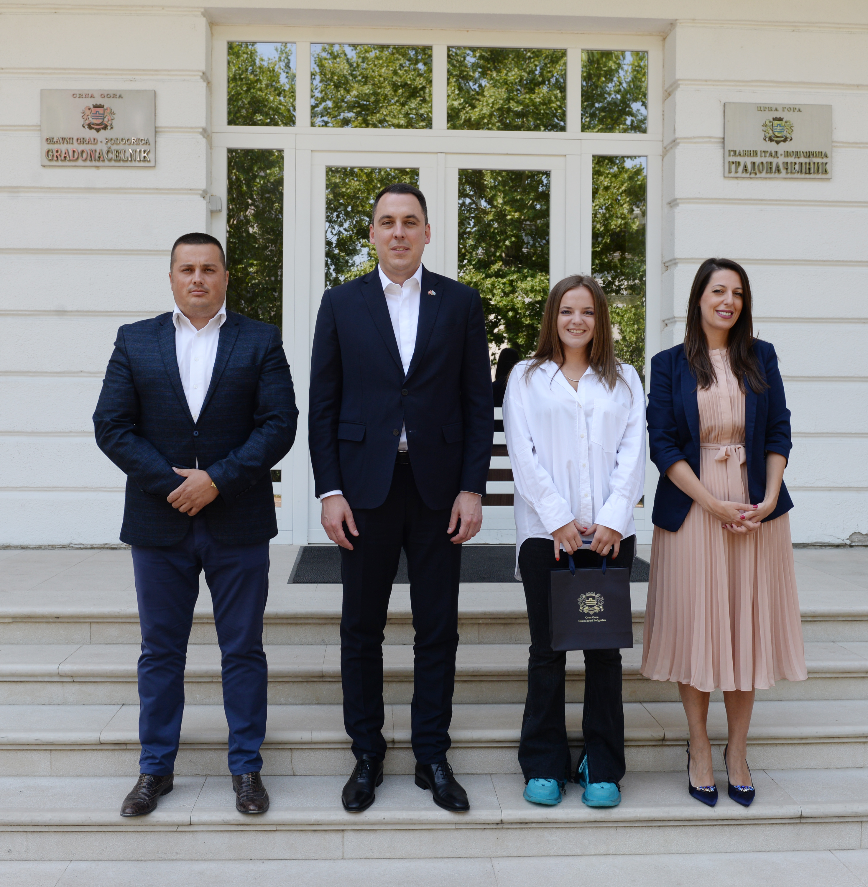 Vuković poželio sreću prvoj ženi vatrogascu u Službi zaštite i spašavanja