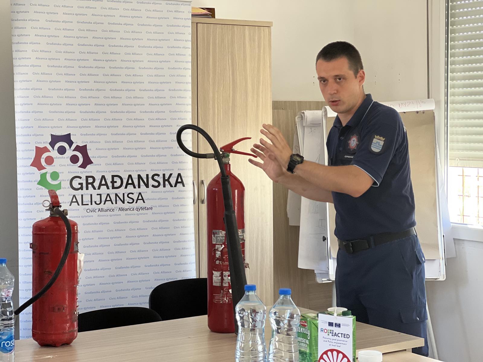 Organizovana obuka o pravilnom postupanju sa PP aparatima i gašenju požara za pripadnike RE populacije