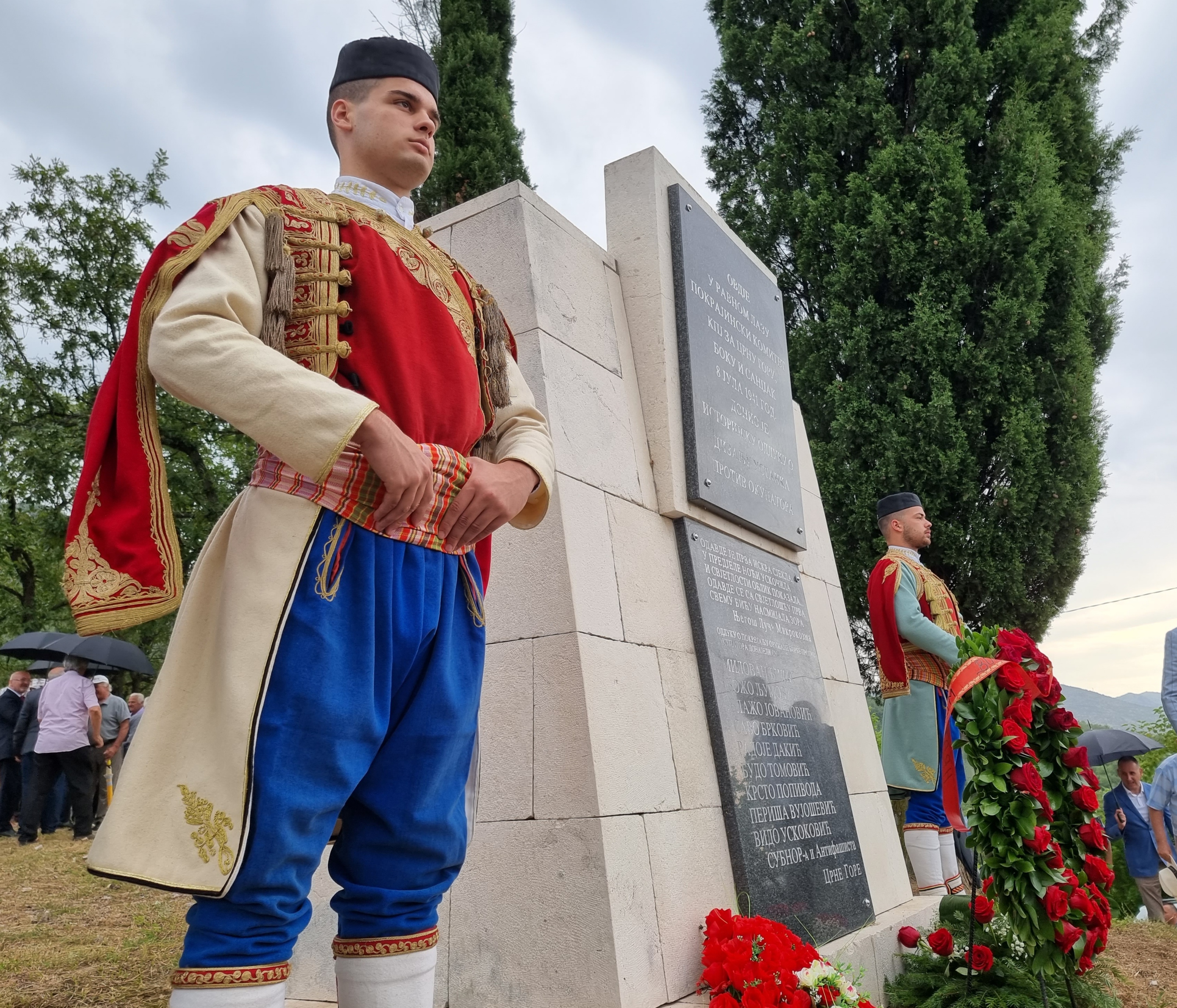 Položen vijenac na spomenik na Ravnom lazu u Piperima
