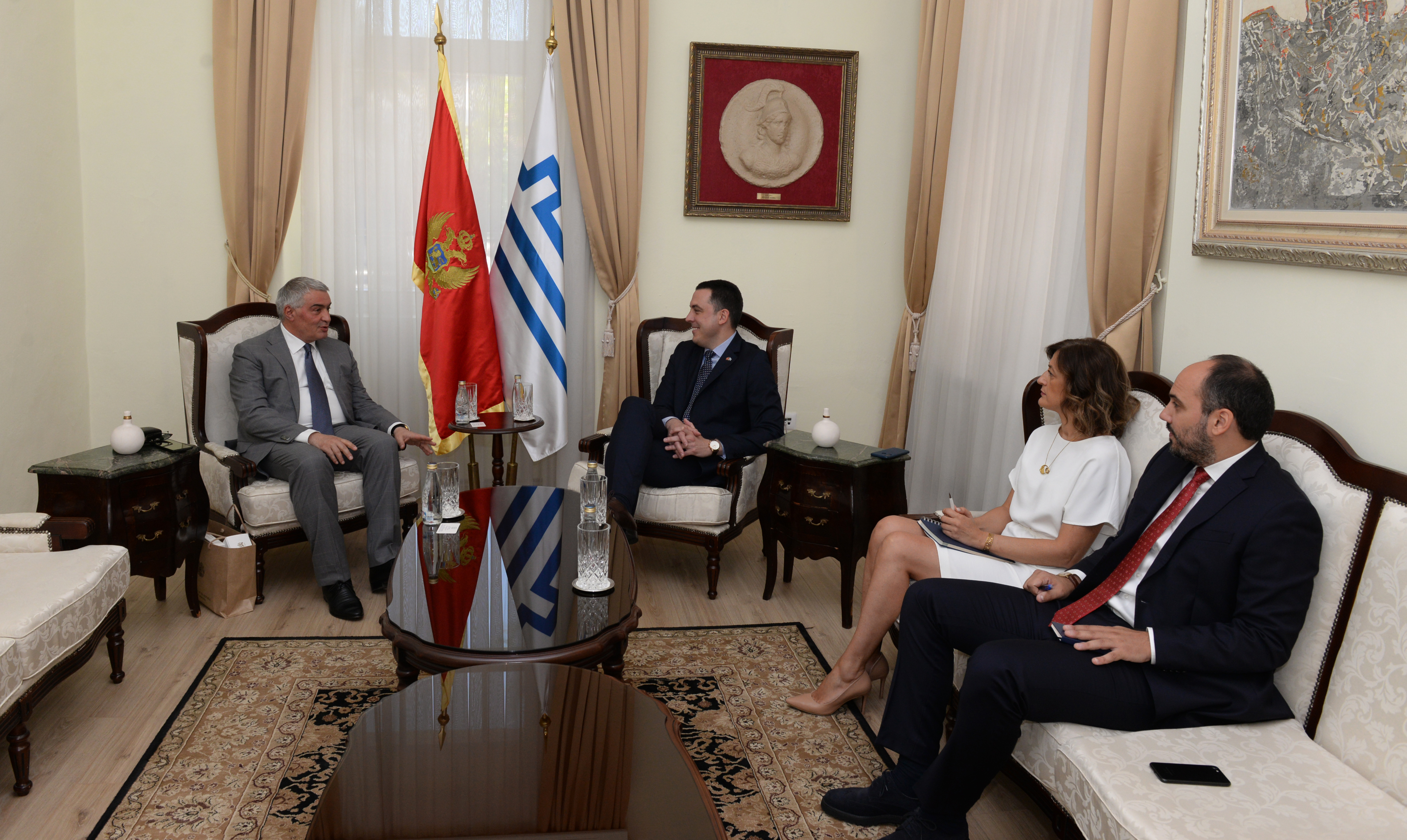 Vuković sa Hovakimianom: Jačati saradnju između Podgorice i Jerevana