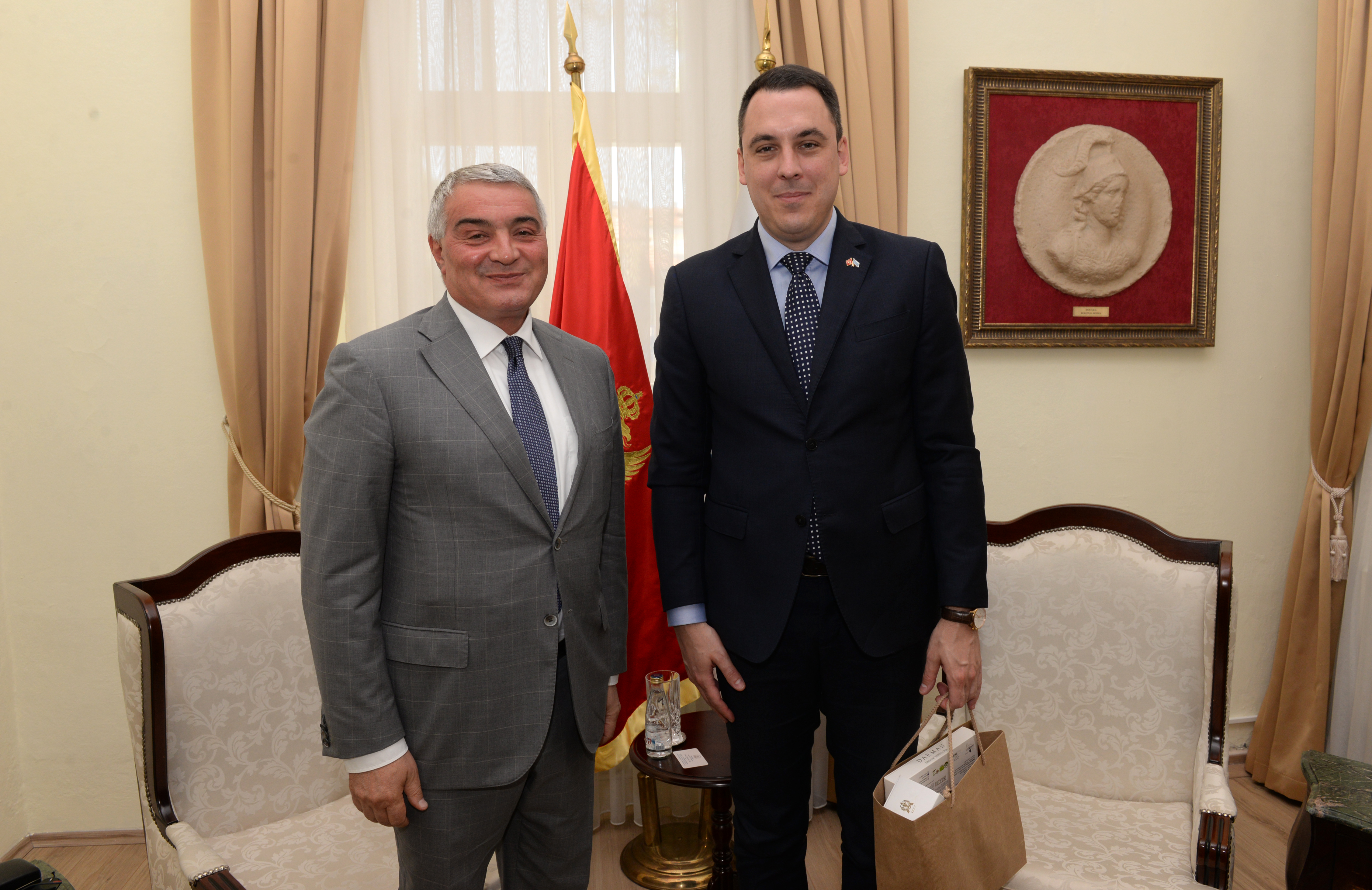 Vuković sa Hovakimianom: Jačati saradnju između Podgorice i Jerevana