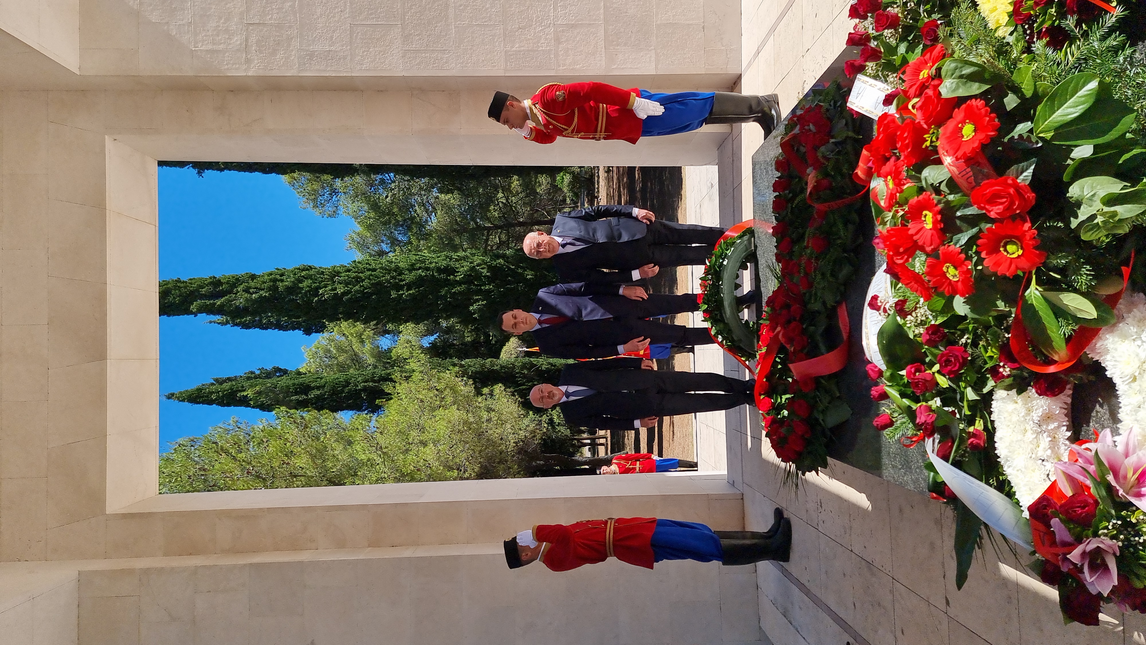 Povodom Dana državnosti delegacija Glavnog grada položila vijenac na Spomenik partizanu borcu na Gorici