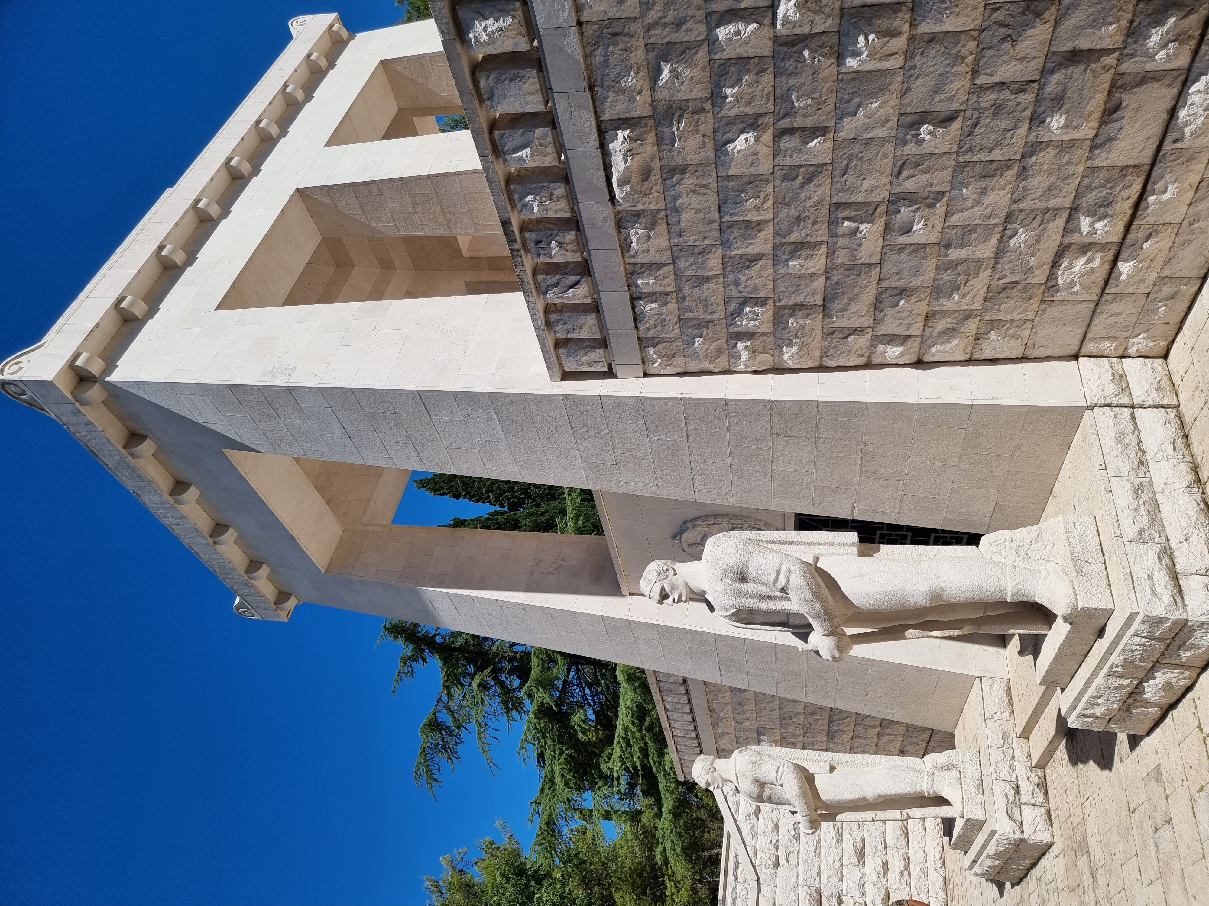 Povodom Dana državnosti delegacija Glavnog grada položila vijenac na Spomenik partizanu borcu na Gorici