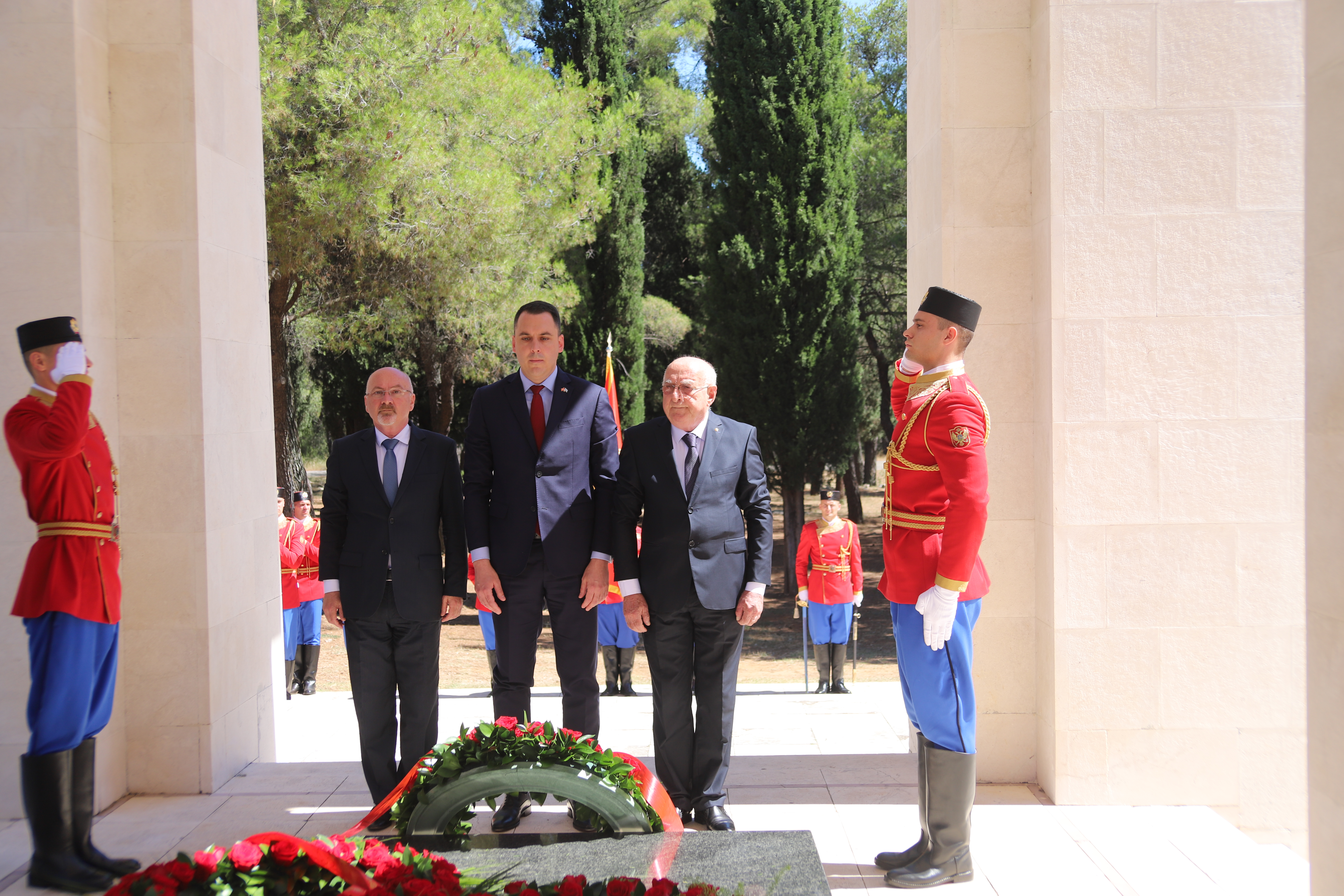 Povodom Dana državnosti delegacija Glavnog grada položila vijenac na Spomenik partizanu borcu na Gorici