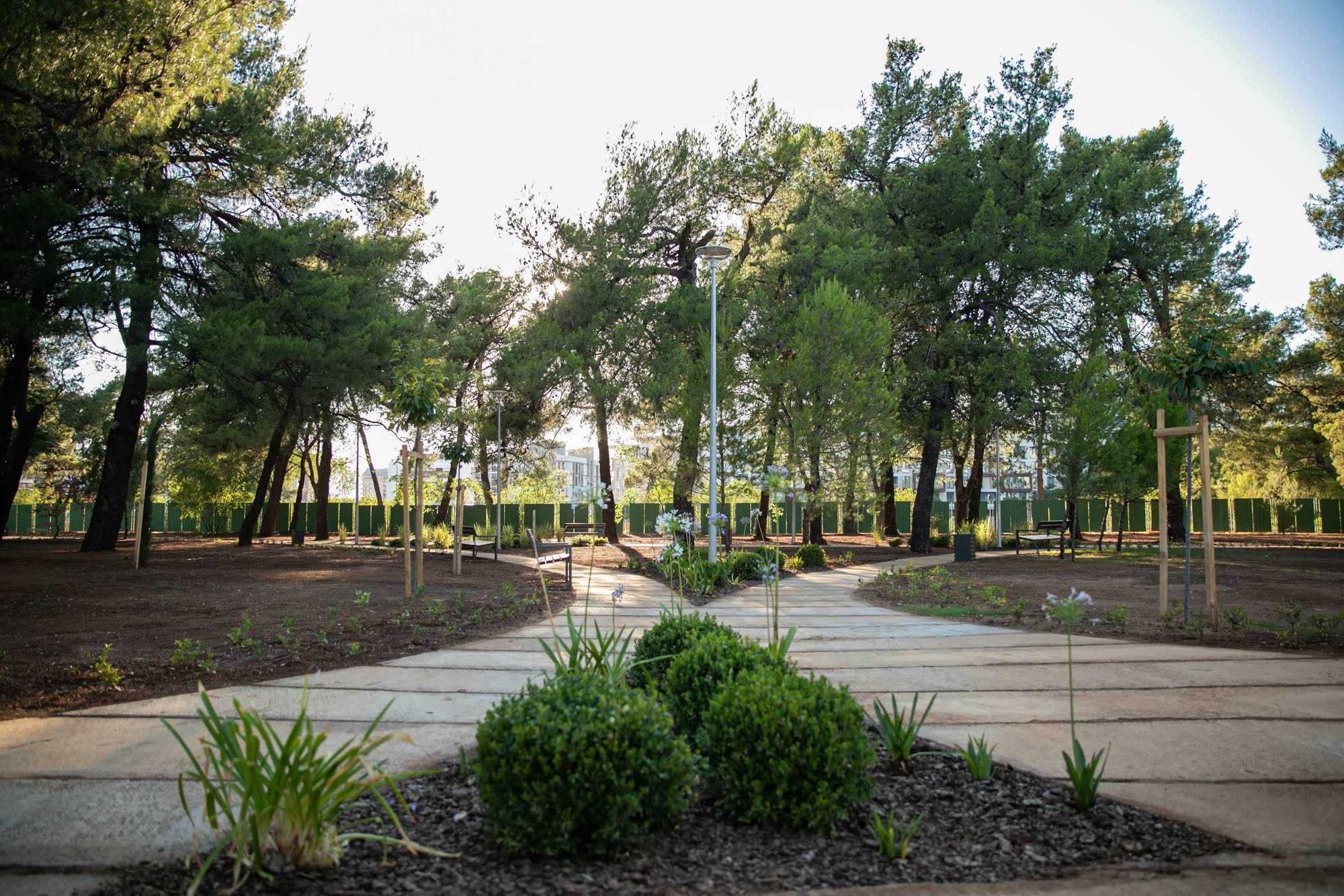 Nepristupačni prostor kod Kliničkog centra Crne Gore pretvoren u parkovsku površinu