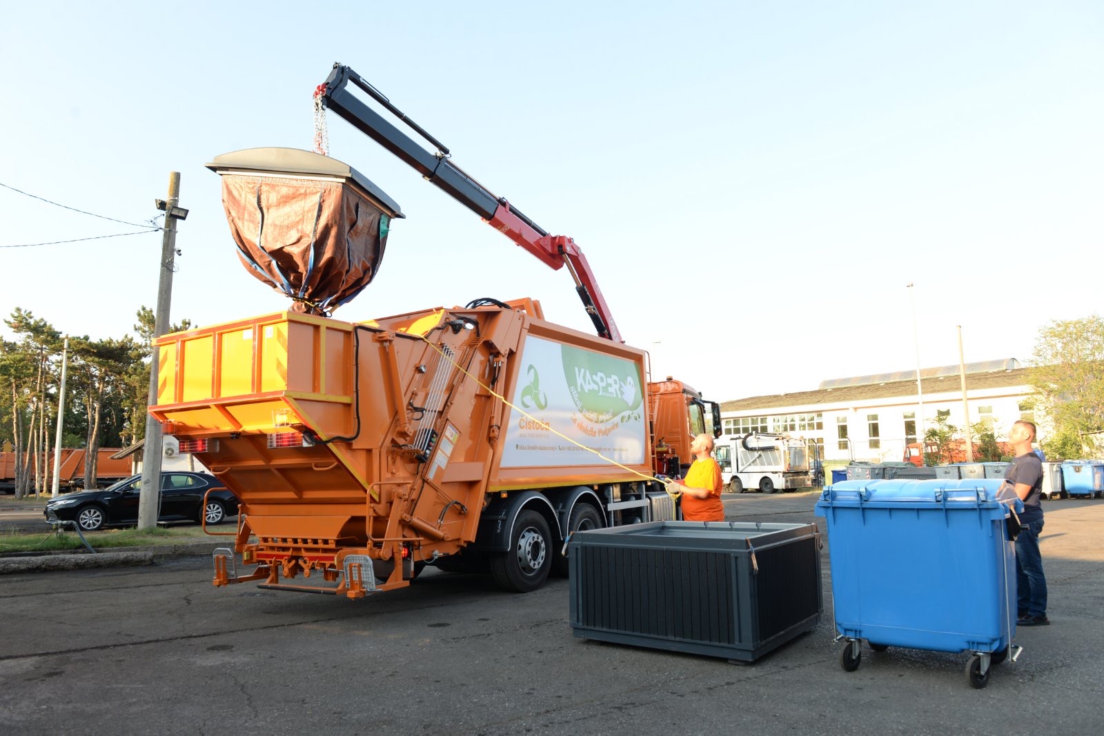 Nova ulaganja u modernizaciju opreme "Čistoće"; Autosmećar vrijedan preko 250.000 eura predat na upotrebu