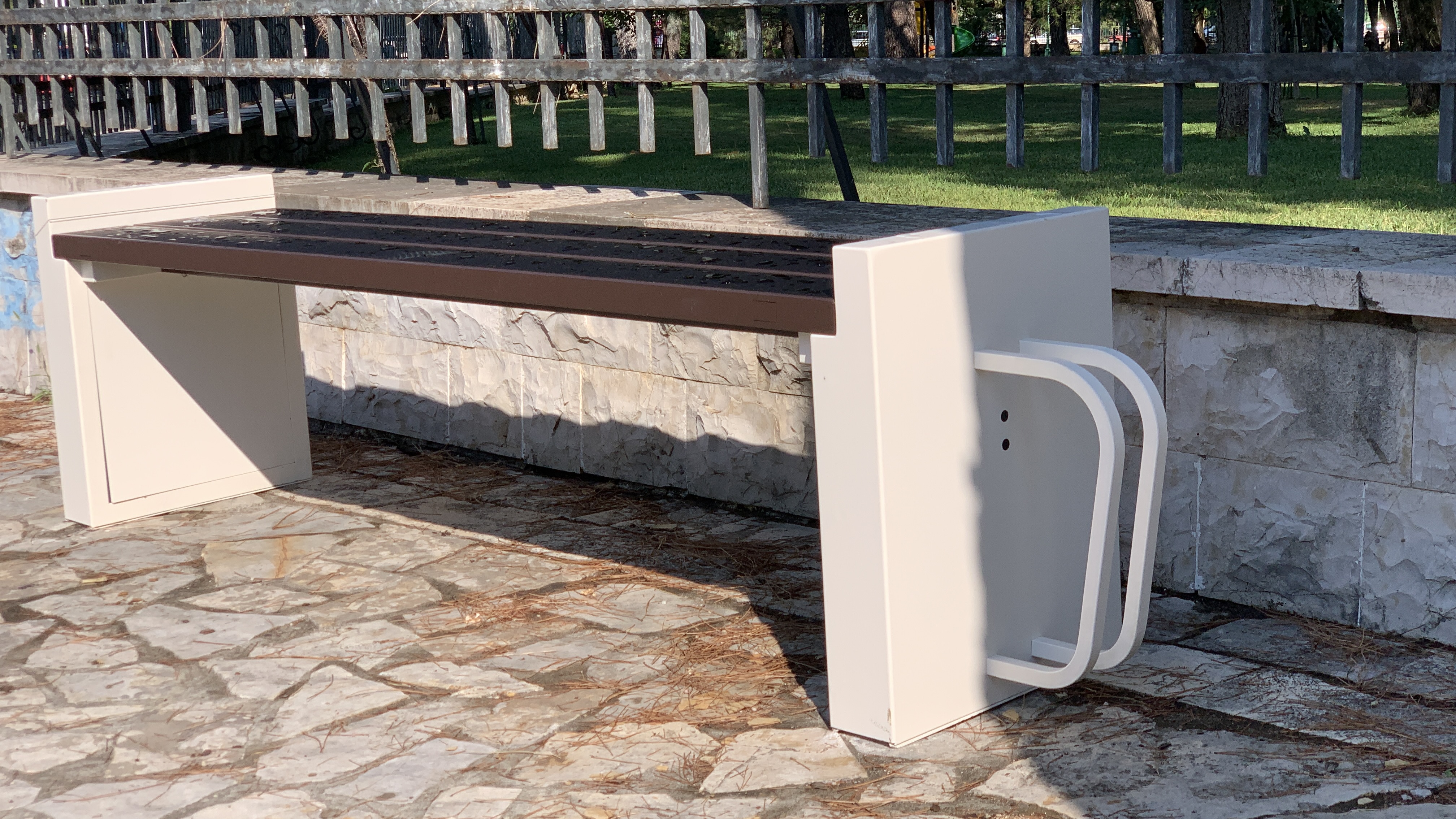 Glavni grad partner na projektu I.N.G.R.I.D; Na sedam lokacija u Podgorici postavljene solarne klupe