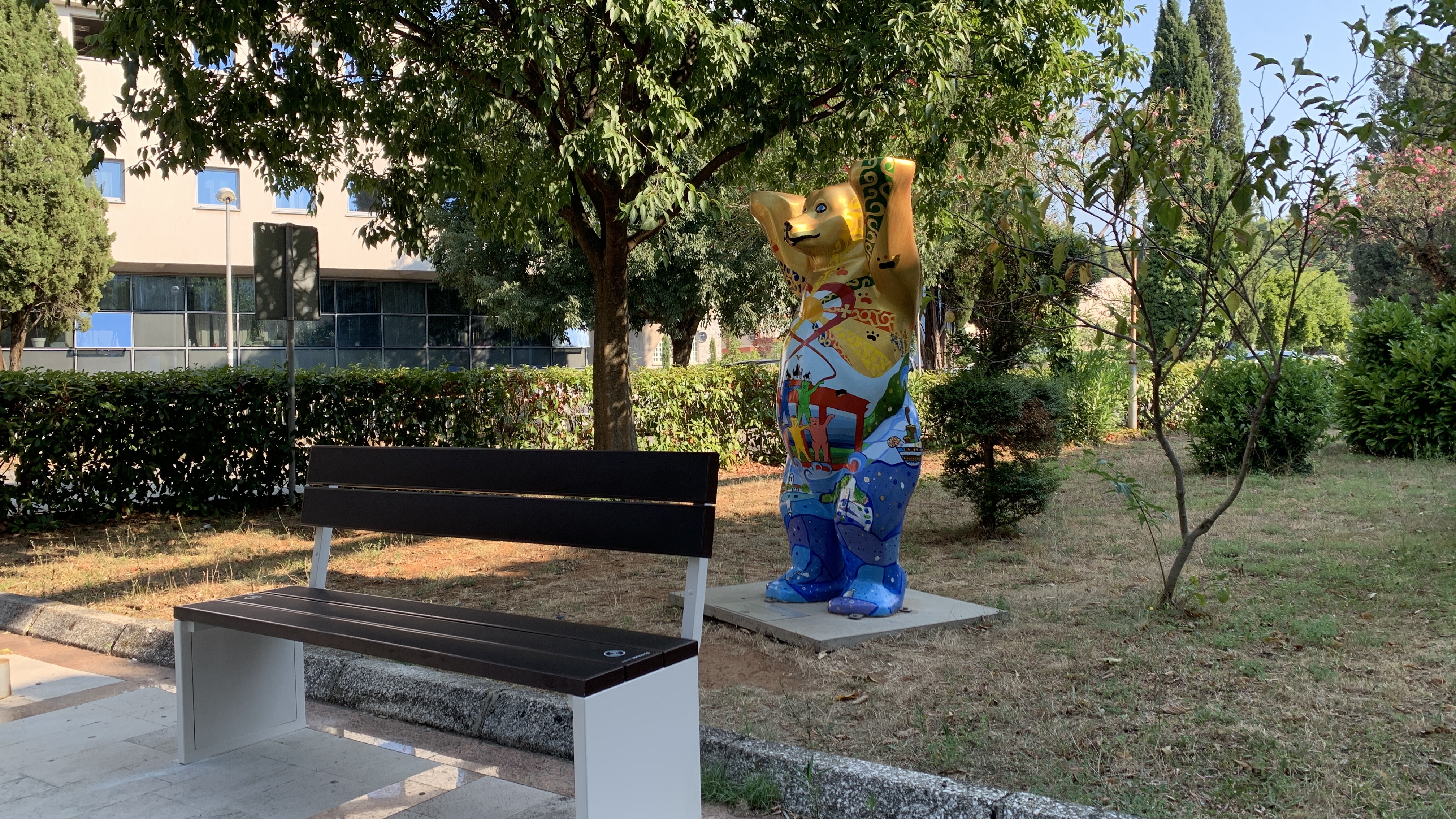 Glavni grad partner na projektu I.N.G.R.I.D; Na sedam lokacija u Podgorici postavljene solarne klupe