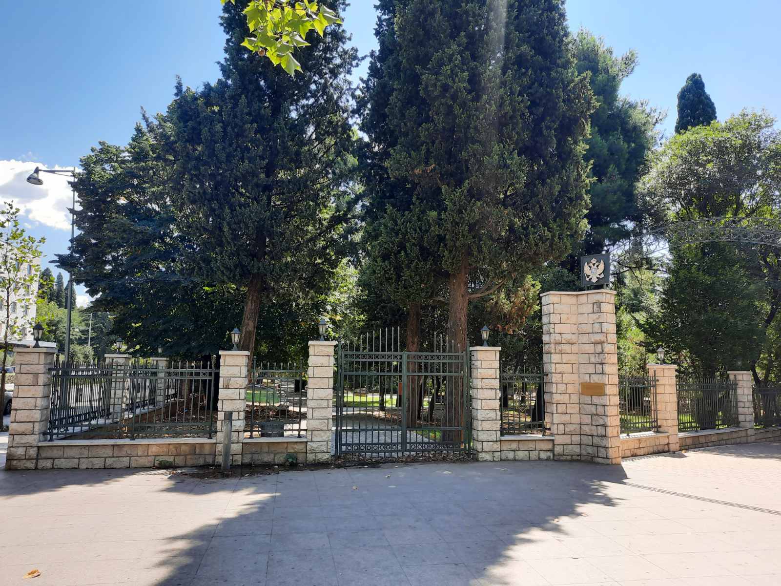 Kraljev park i dalje zatvoren za posjetioce; Speleološka istraživanja pokazala da je na mjestu urušavanja tla ispod zemlje objekat, slijede geofizička istraživanja