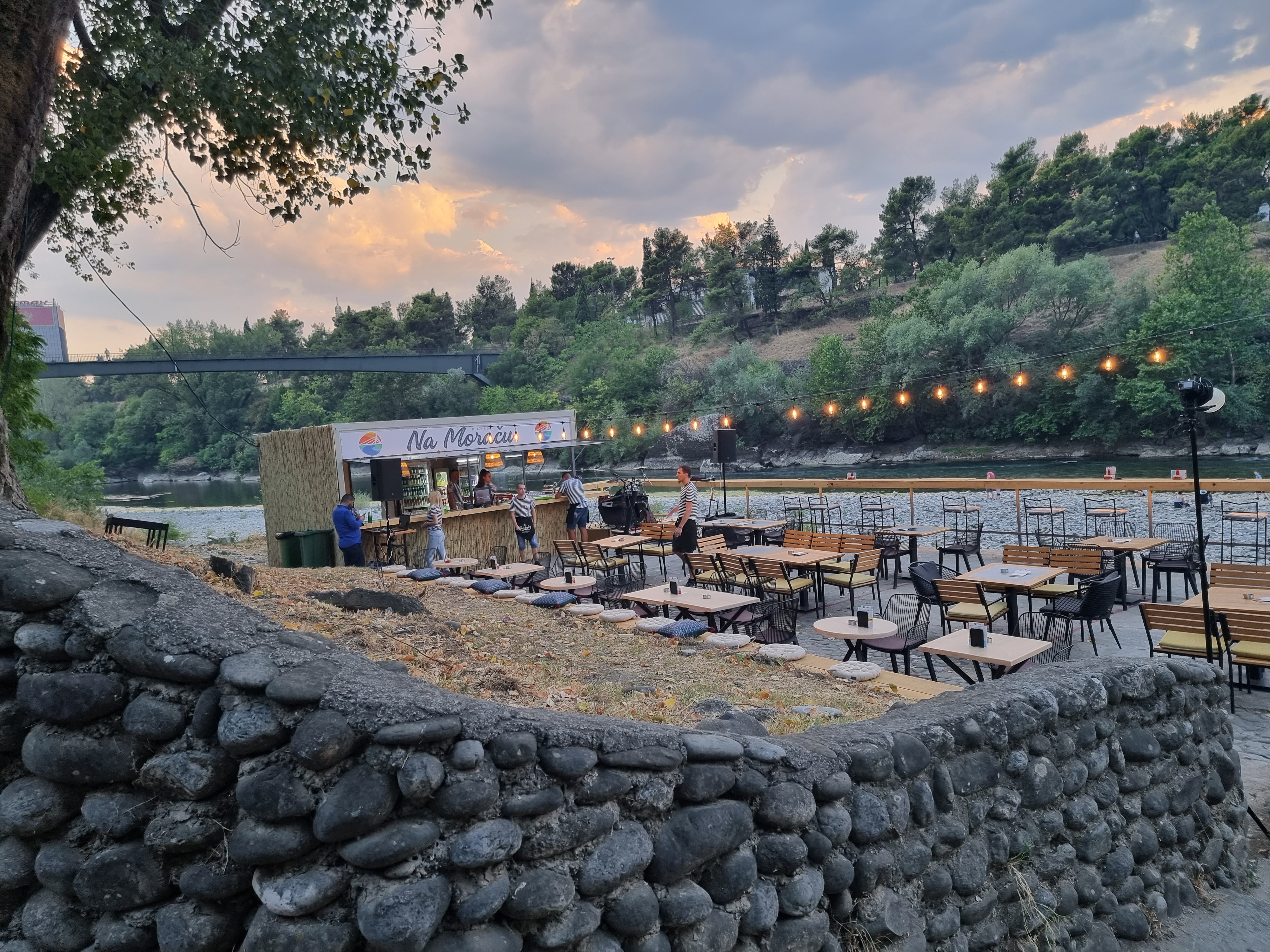 Gradske plaže sve više postaju omiljeno mjesto okupljanja Podgoričana