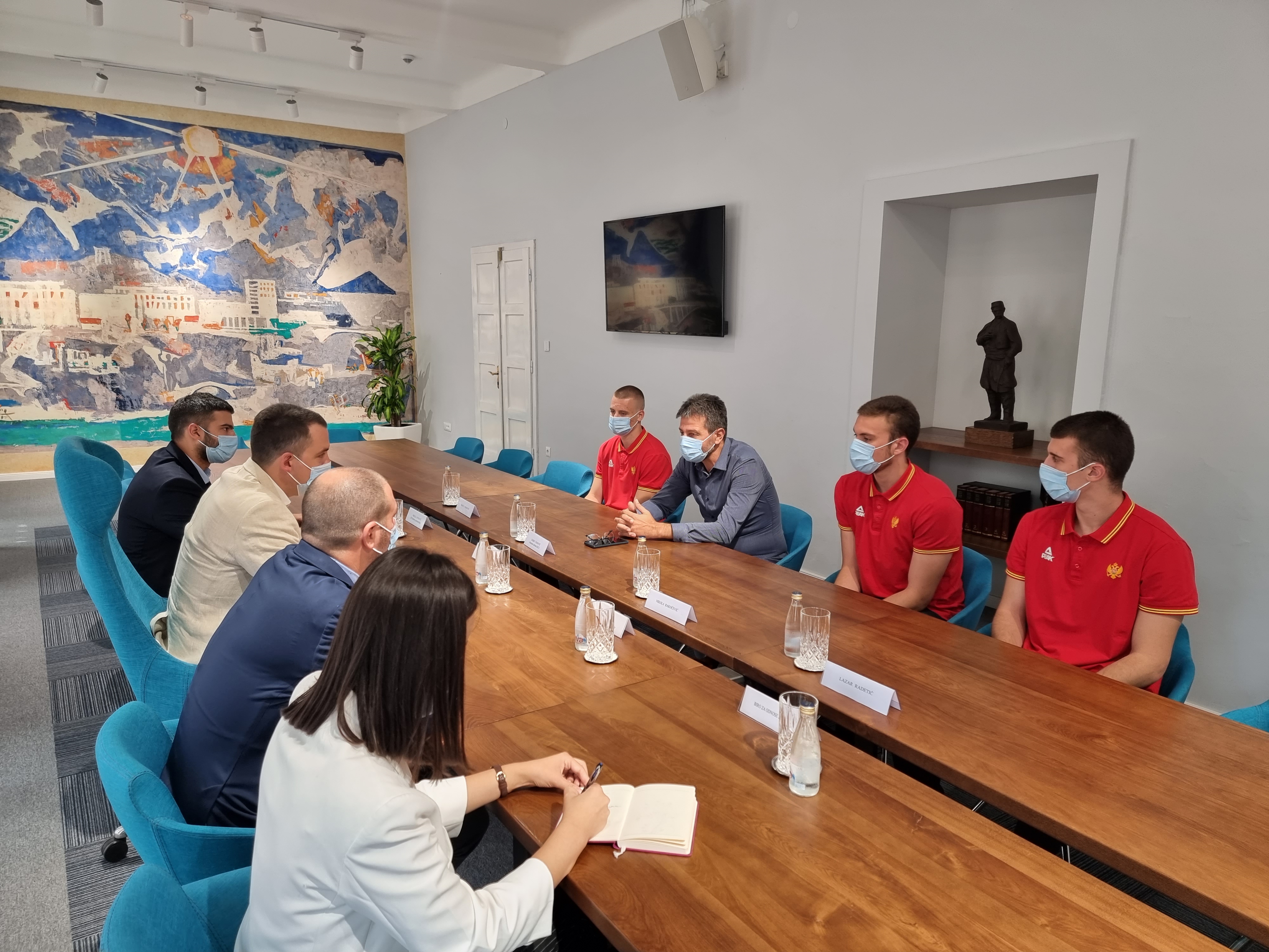 Glavni grad ponosan na istorijski uspjeh mlade košarkaške reprezentacije Crne Gore