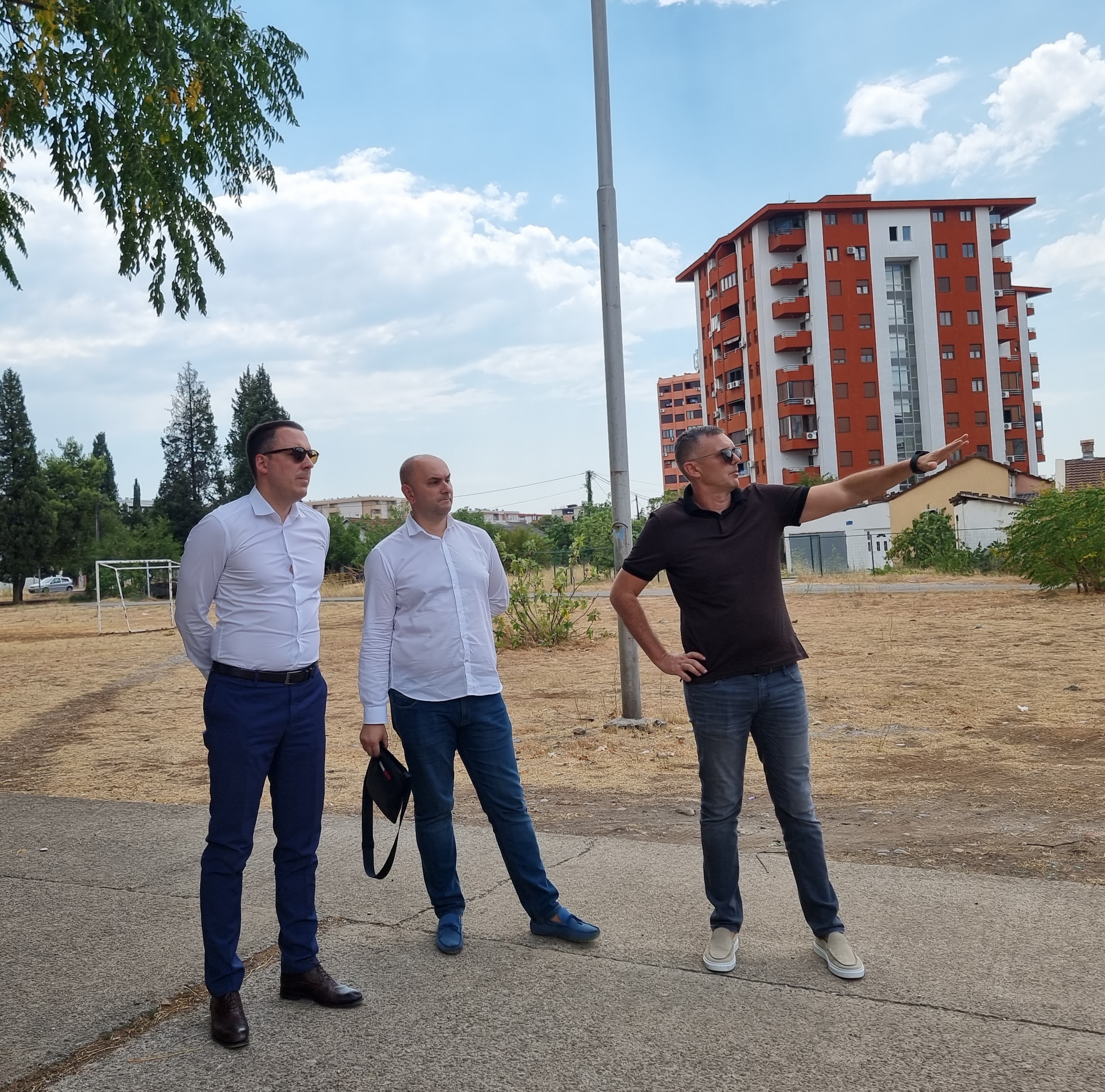 U toku radovi na uređenju površine u Ulici Bracana Bracanovića; 113 novih parking mjesta, urbani mobilijar, zelenilo i dječije igralište