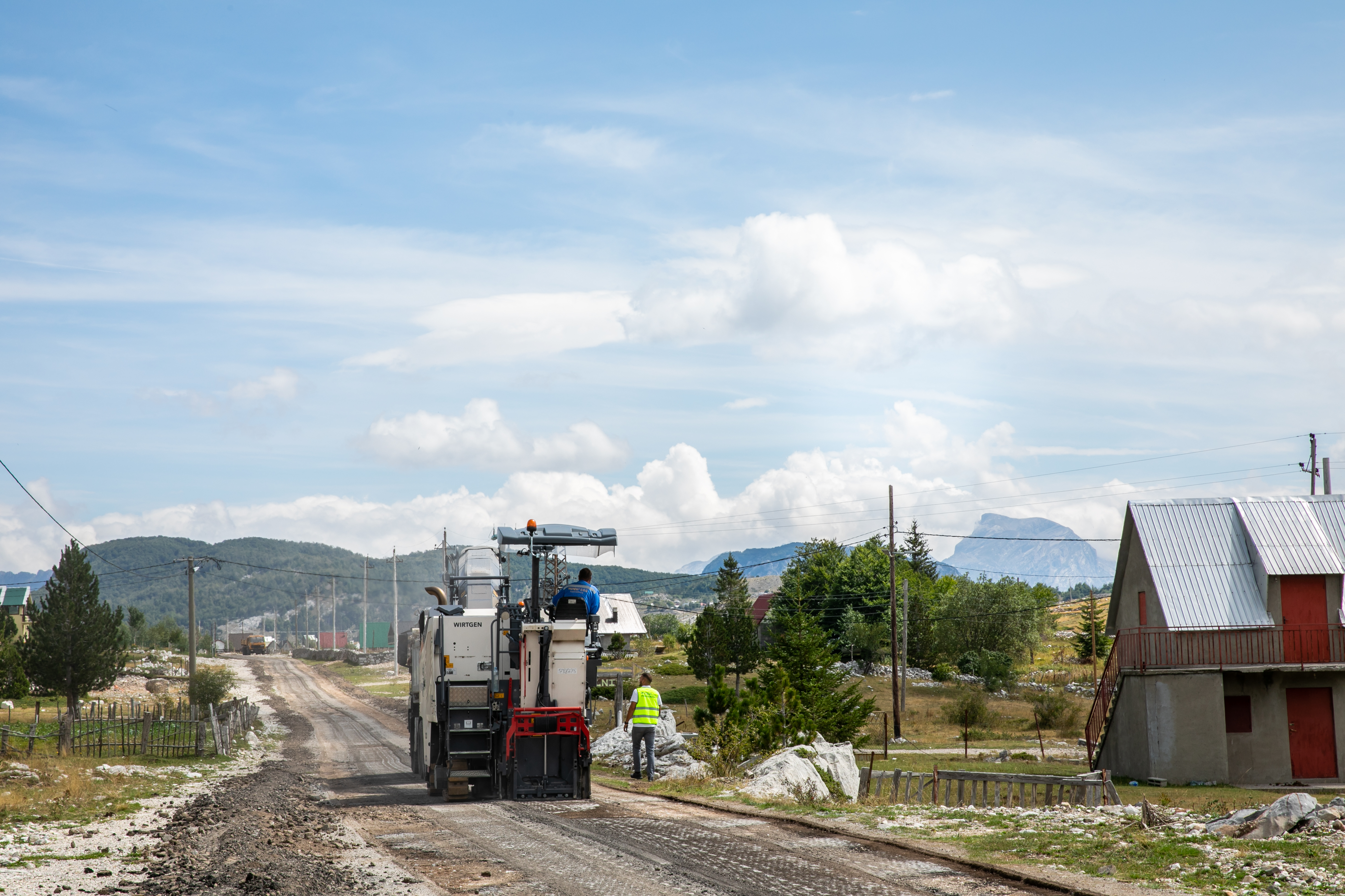 Vuković obišao radove na rekonstrukciji puta u Kučima vrijedne milion eura