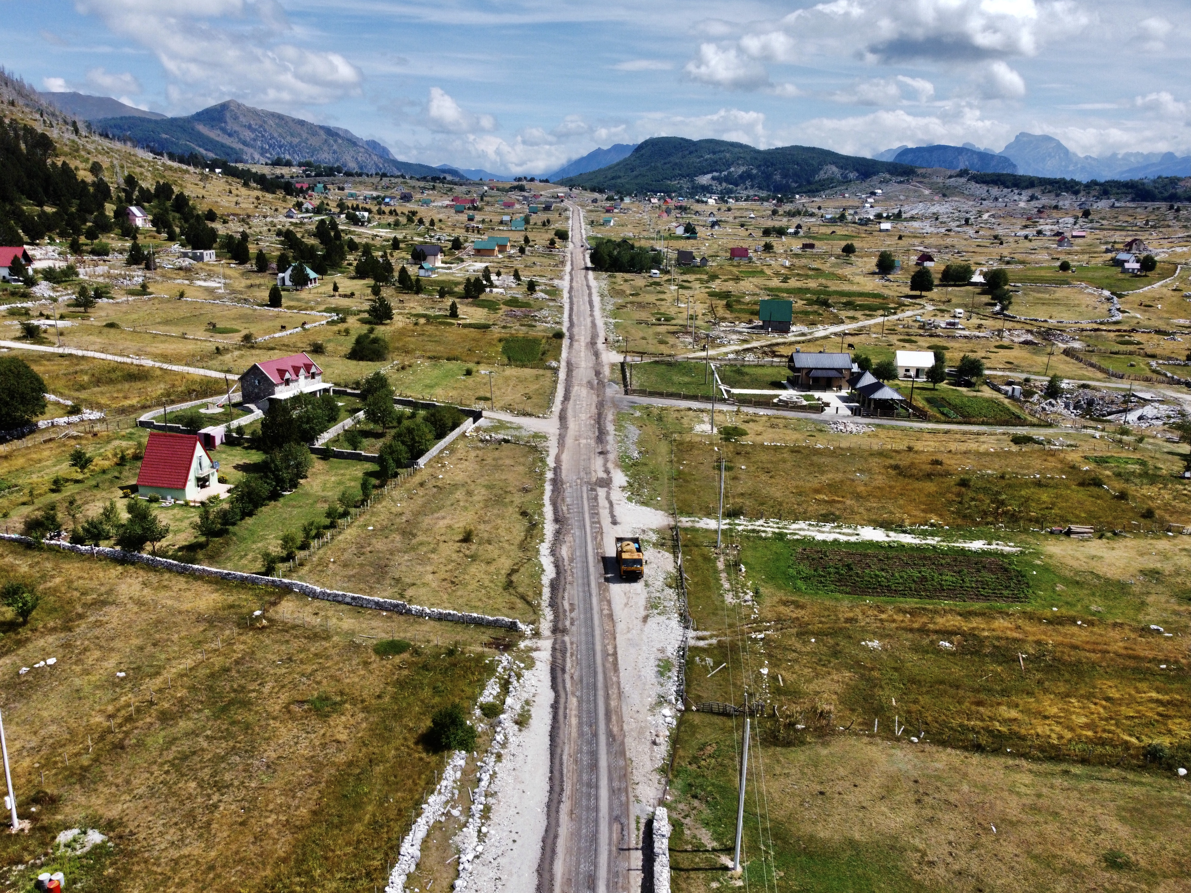 Vuković obišao radove na rekonstrukciji puta u Kučima vrijedne milion eura