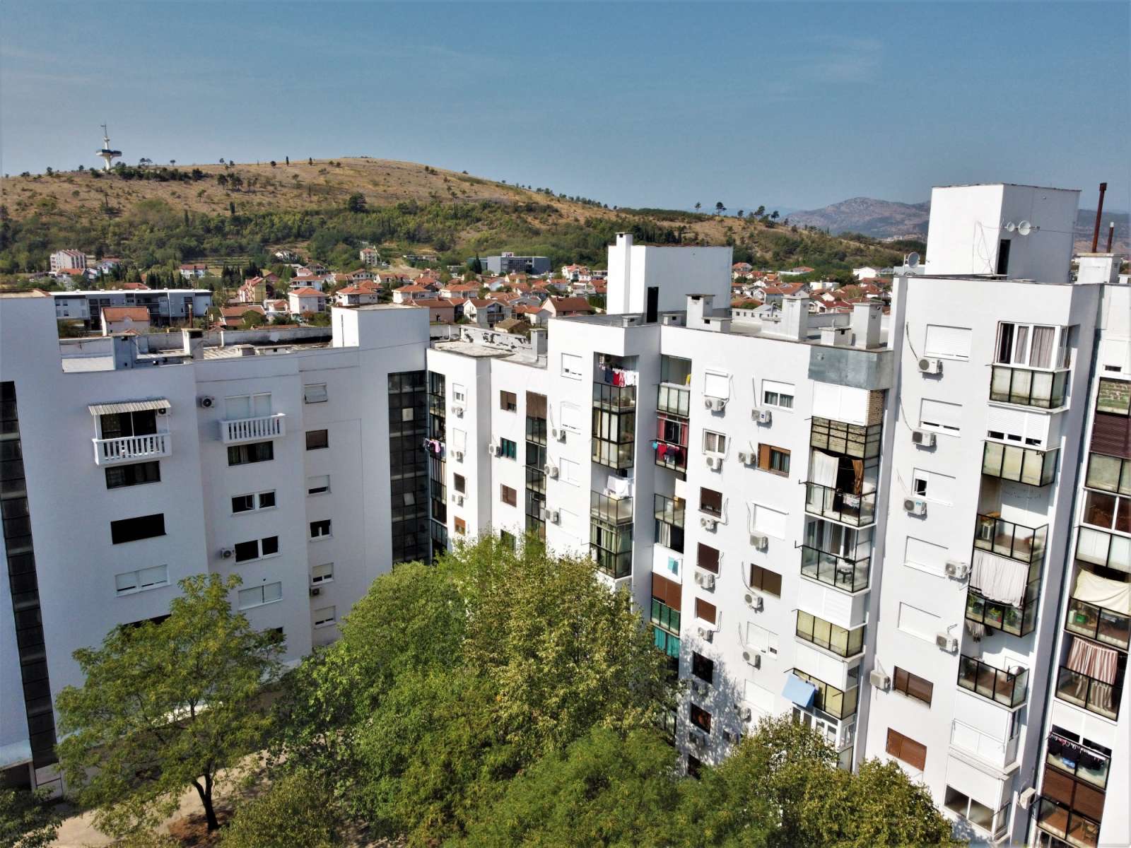 Jednoj od najvećih zgrada u Podgorici vraćen autentičan izgled; Radovi na zgradi Splićanka u završnoj fazi