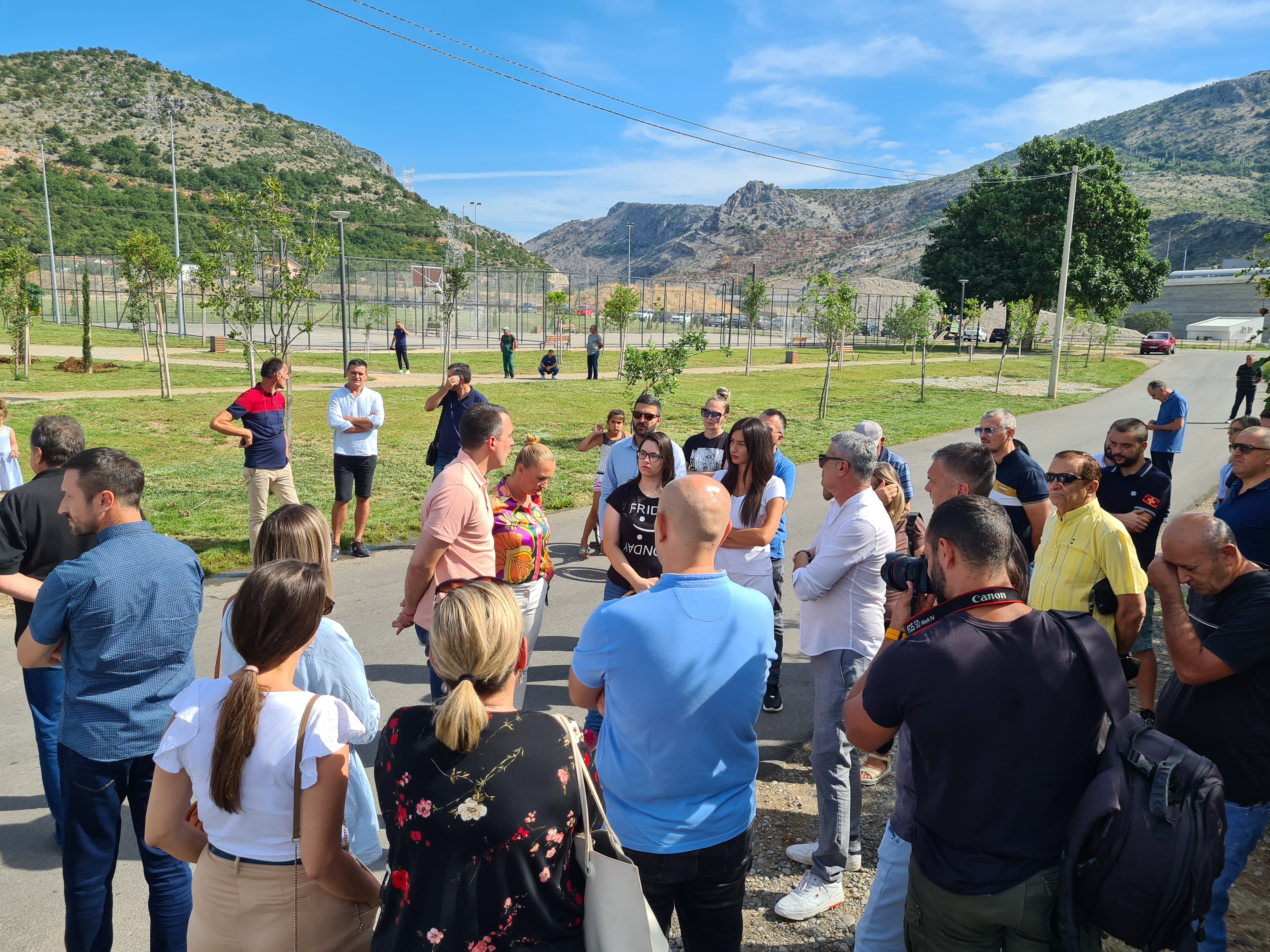 Značajno unaprijeđen kvalitet života više hiljada stanovnika Zlatice; Vuković najavio nova ulaganja u razvoj tog dijela grada