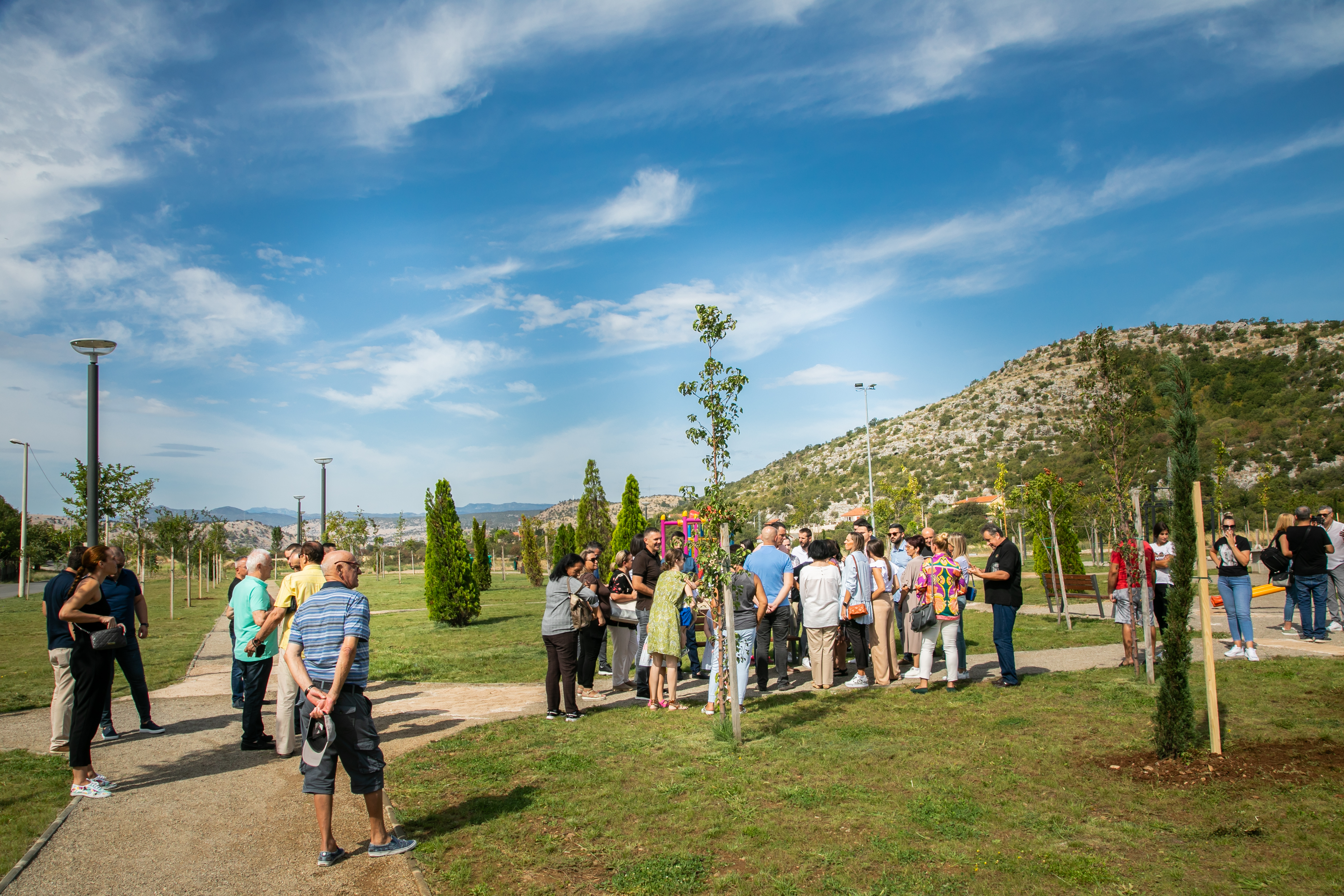 Značajno unaprijeđen kvalitet života više hiljada stanovnika Zlatice; Vuković najavio nova ulaganja u razvoj tog dijela grada