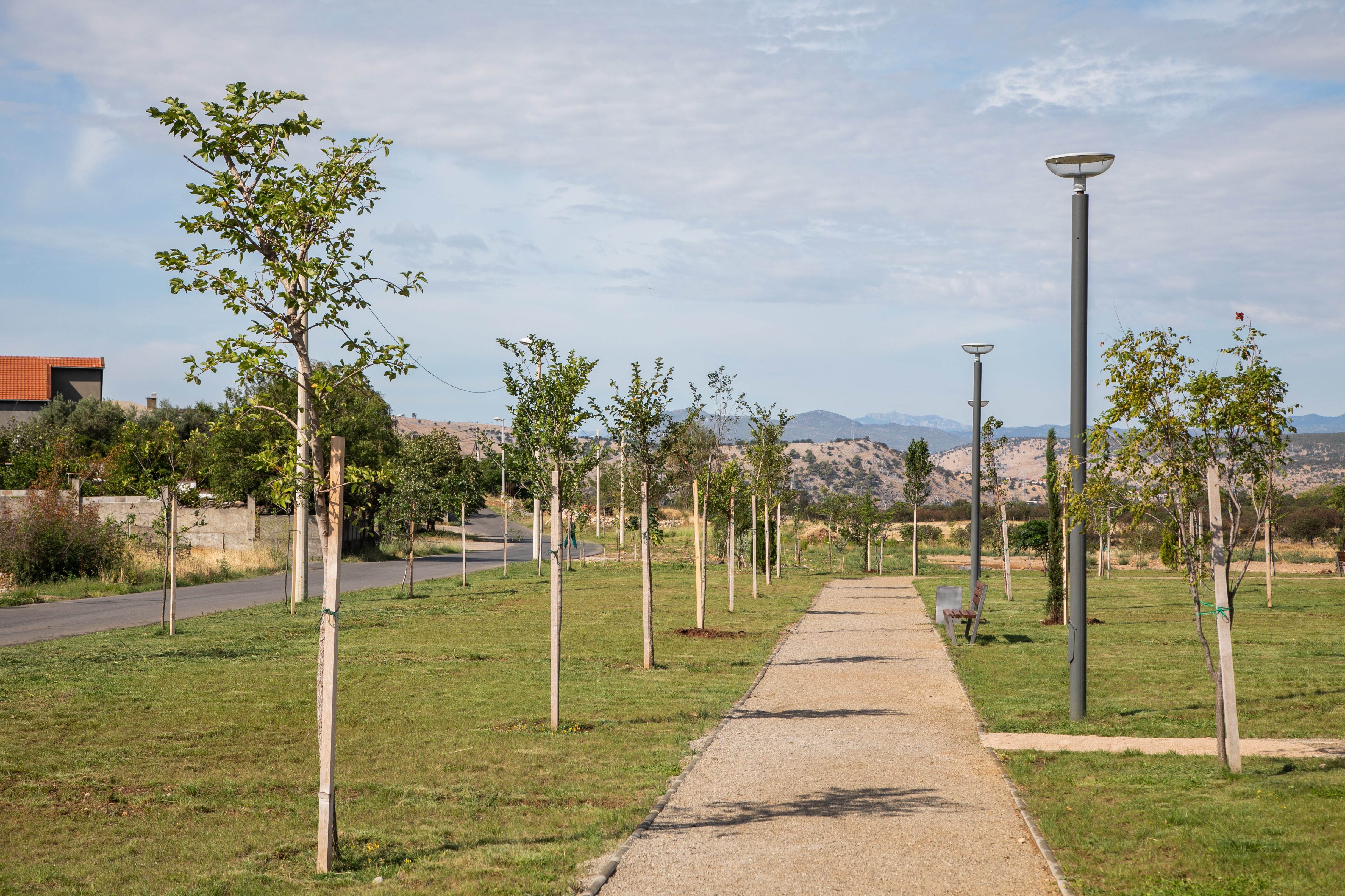 Značajno unaprijeđen kvalitet života više hiljada stanovnika Zlatice; Vuković najavio nova ulaganja u razvoj tog dijela grada