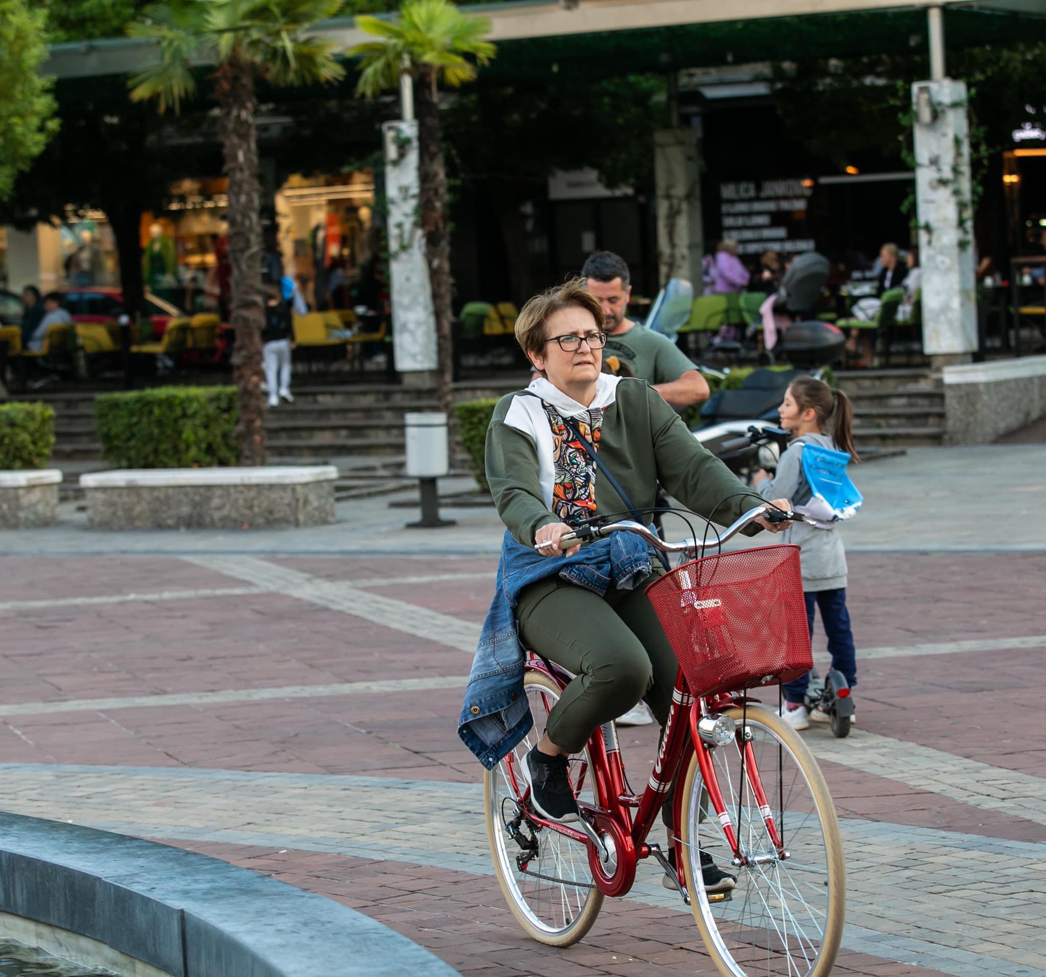 Biciklistička revolucija u Podgorici se nastavlja; Na ulicama glavnog grada 1700 novih dvotočkaša