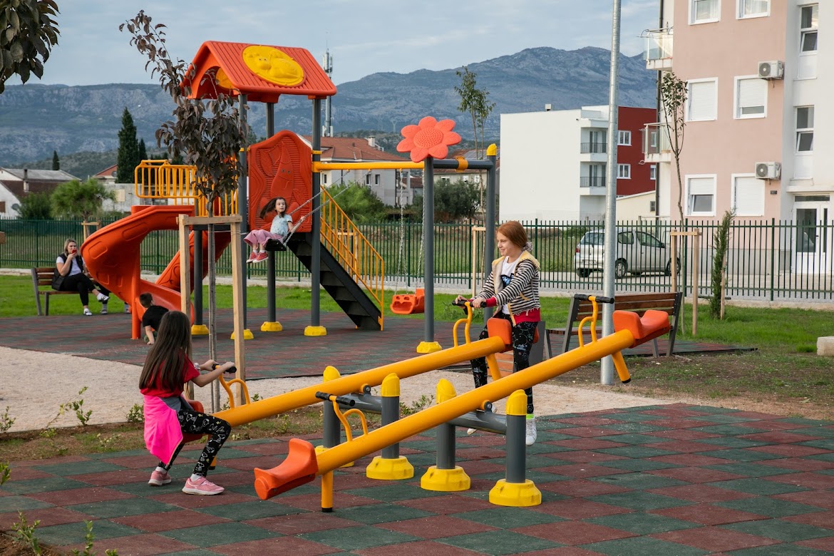 Park sa brojnim sadržajima u Ulici Ludvika Kube za sve generacije