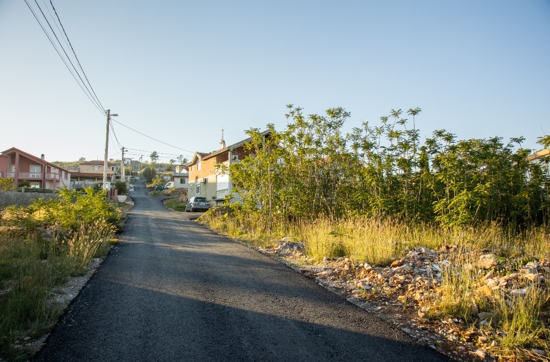 Nakon što su mještani Dajbabskog brda dobili vodu, uređena i putna infrastruktura