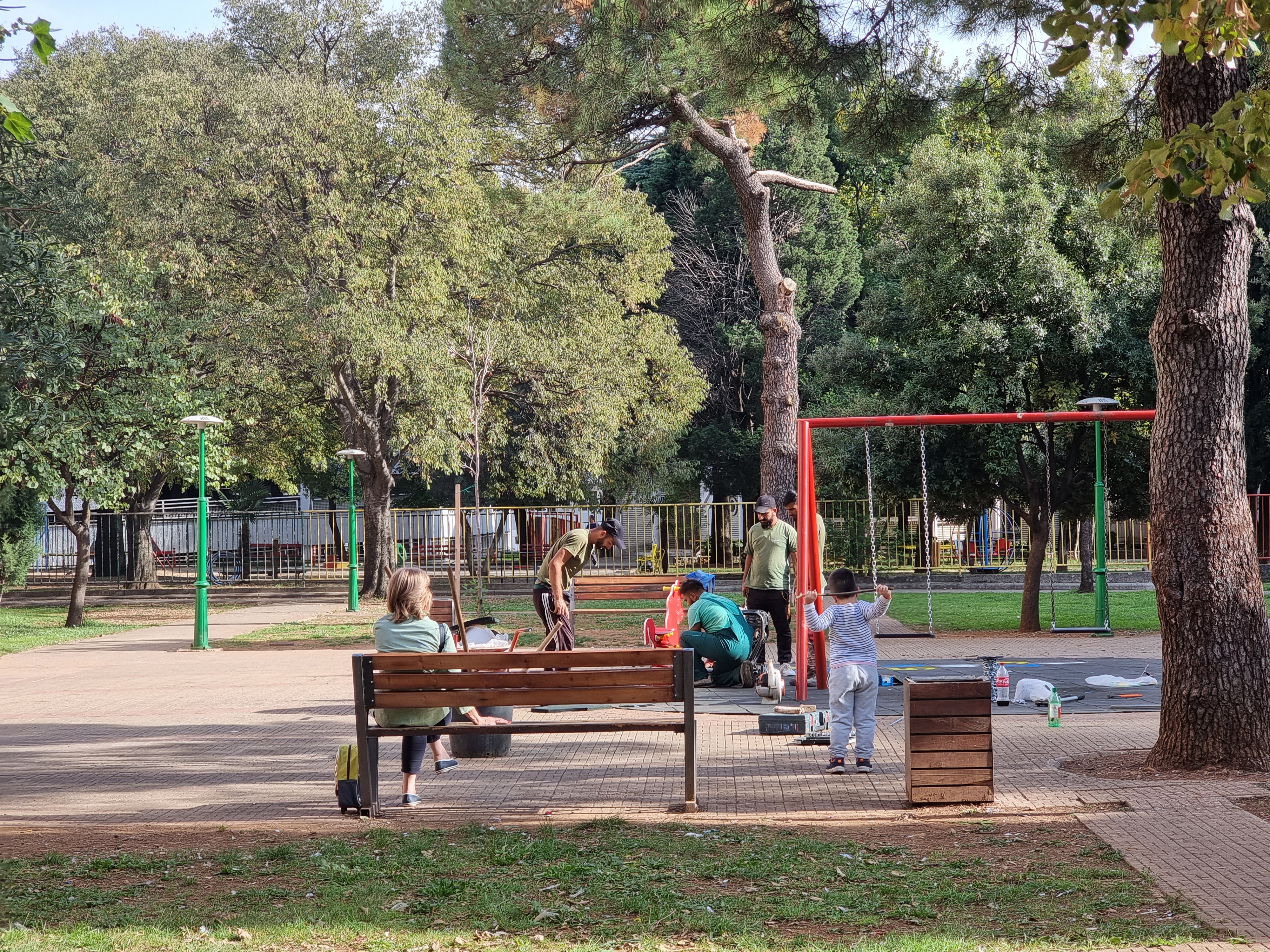 Ekipe gradskog preduzeća Zelenilo angažovane na više lokacija