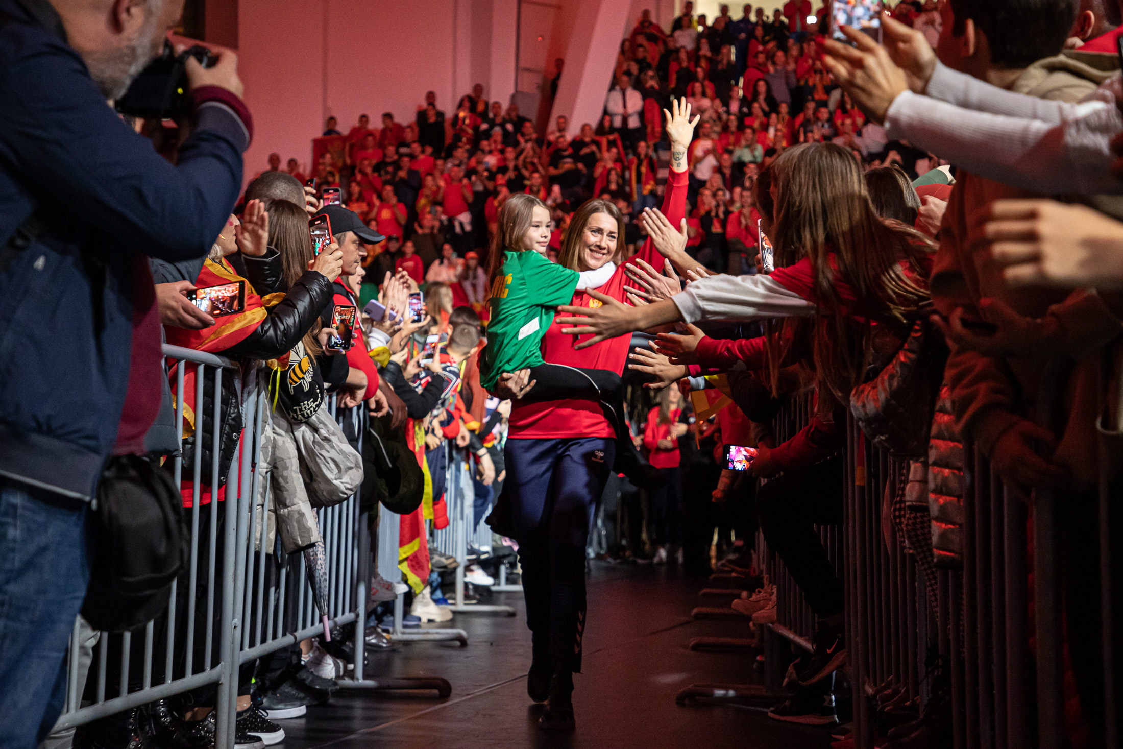 Spektakularna proslava bronzane medalje u Podgorici; Vuković: Hvala djevojkama na velikom uspjehu i posebnom odnosu prema dresu sa državnim grbom