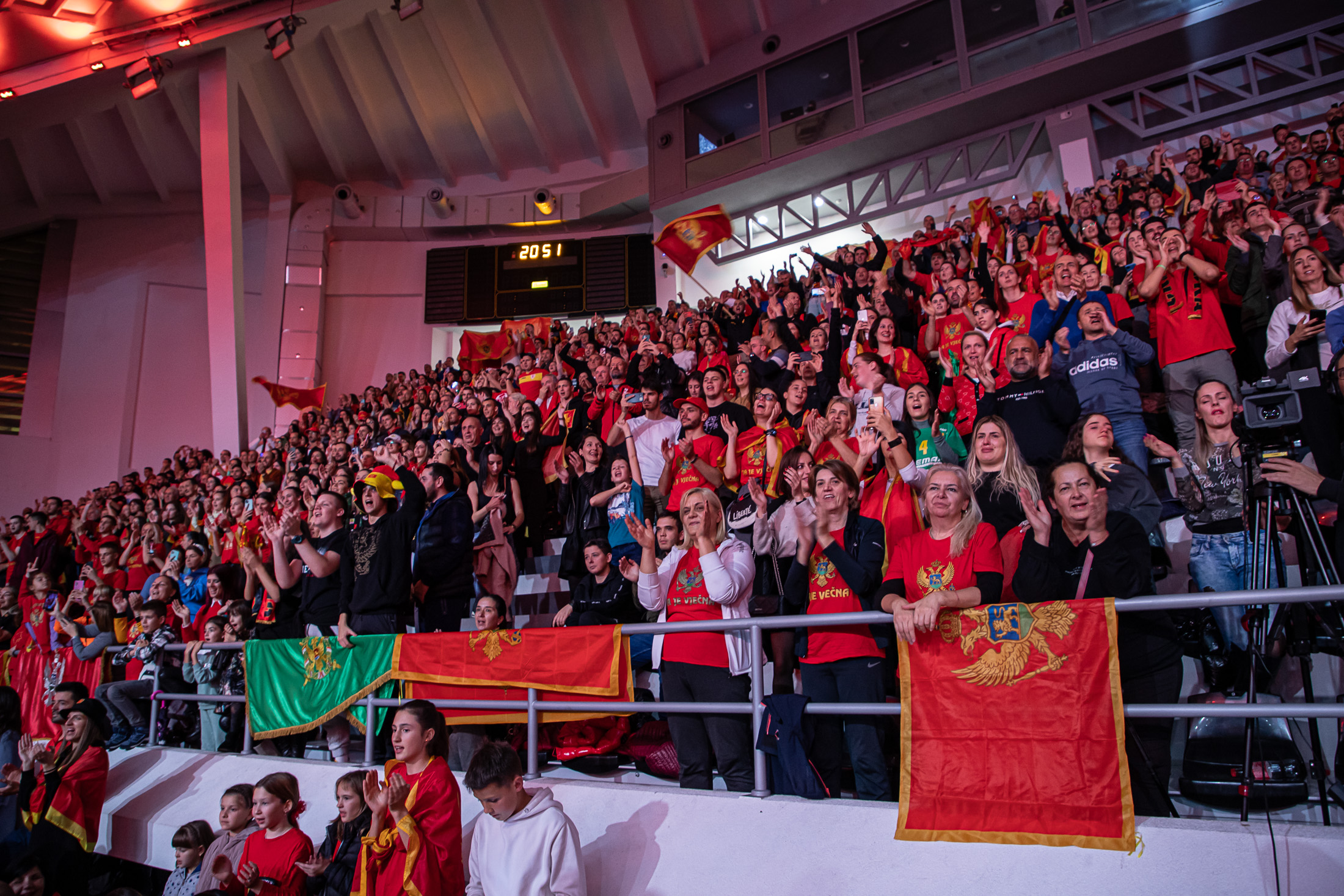 Spektakularna proslava bronzane medalje u Podgorici; Vuković: Hvala djevojkama na velikom uspjehu i posebnom odnosu prema dresu sa državnim grbom