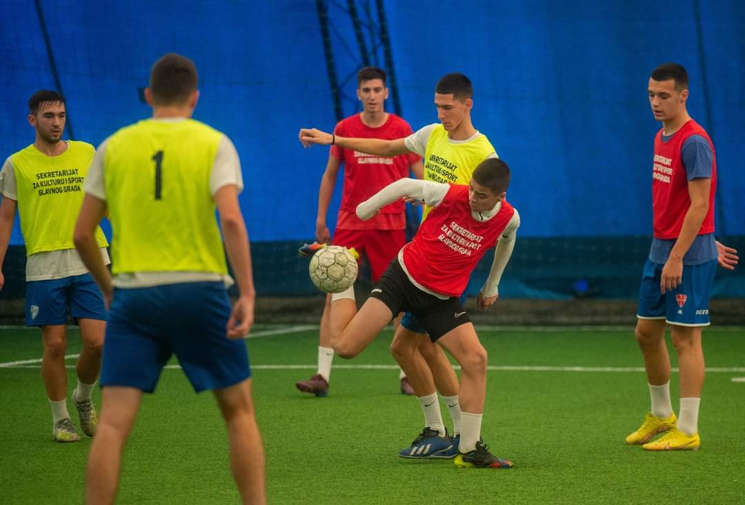 "Srednjoškolci Podgorici'': Učenici Srednje elektrotehničke škole i Gimnazije pobjednici turnira u malom fudbalu