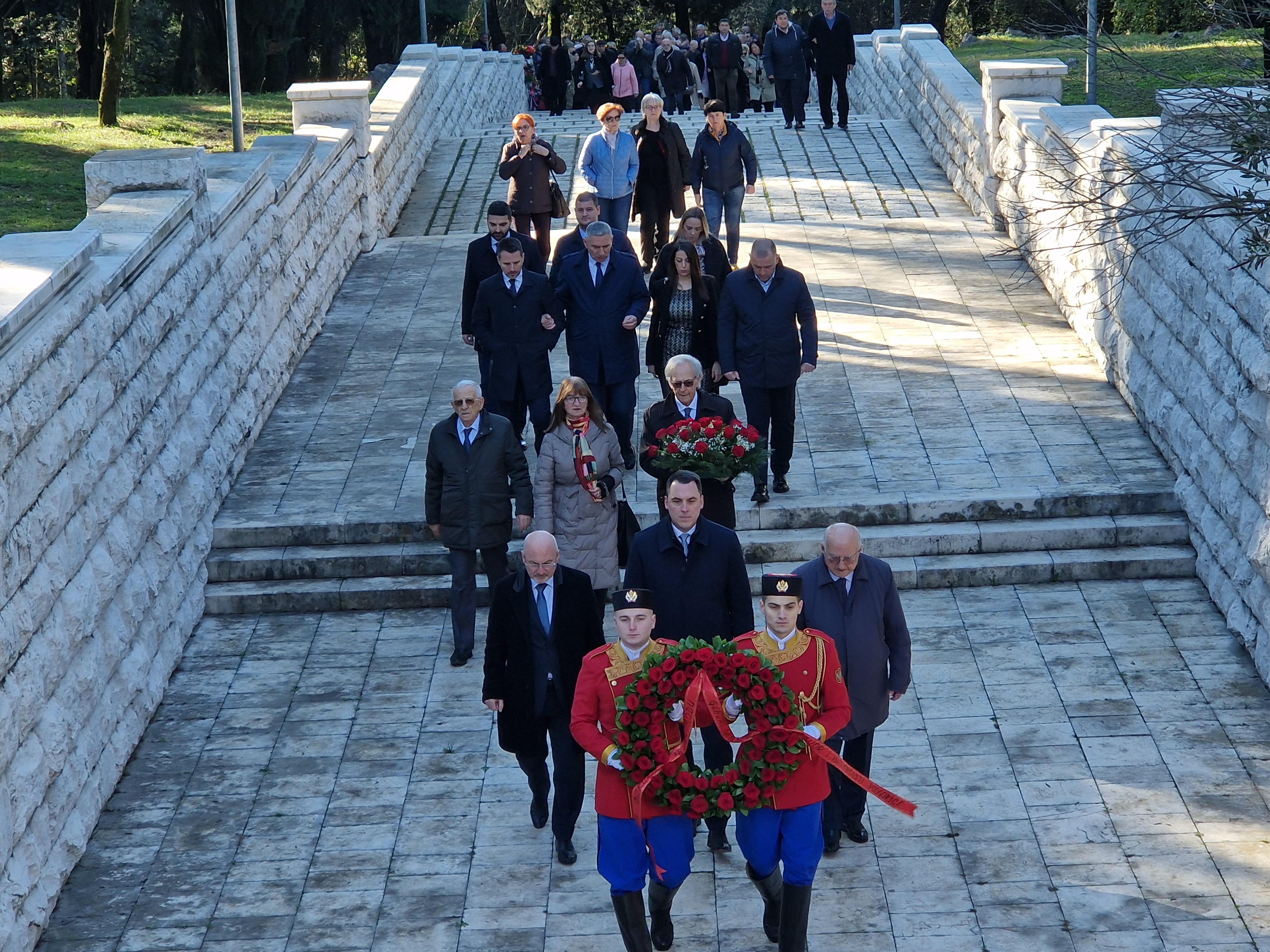 Delegacija Glavnog grada položila vijence na Spomenik Partizanu borcu na Gorici