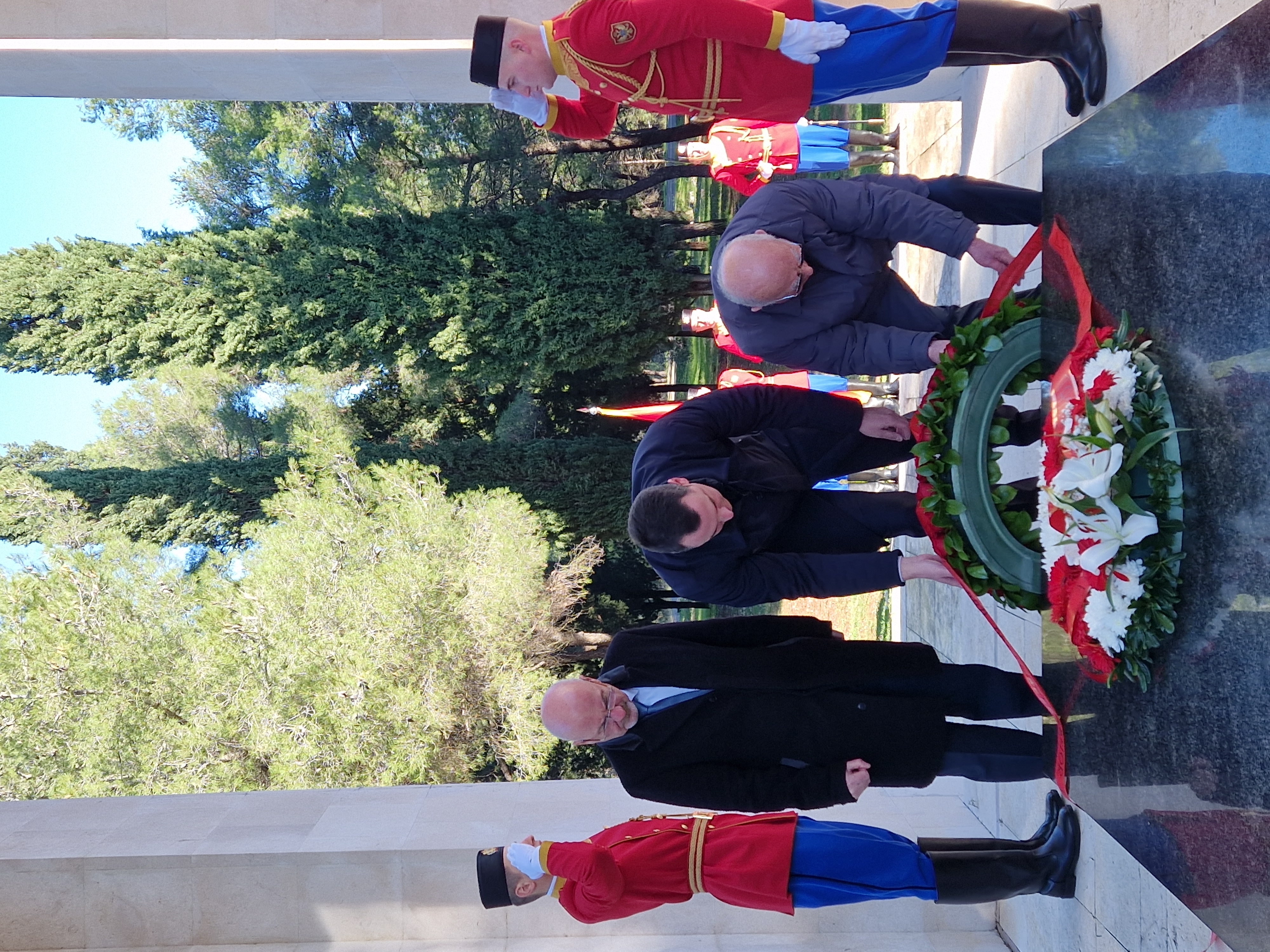 Delegacija Glavnog grada položila vijence na Spomenik Partizanu borcu na Gorici