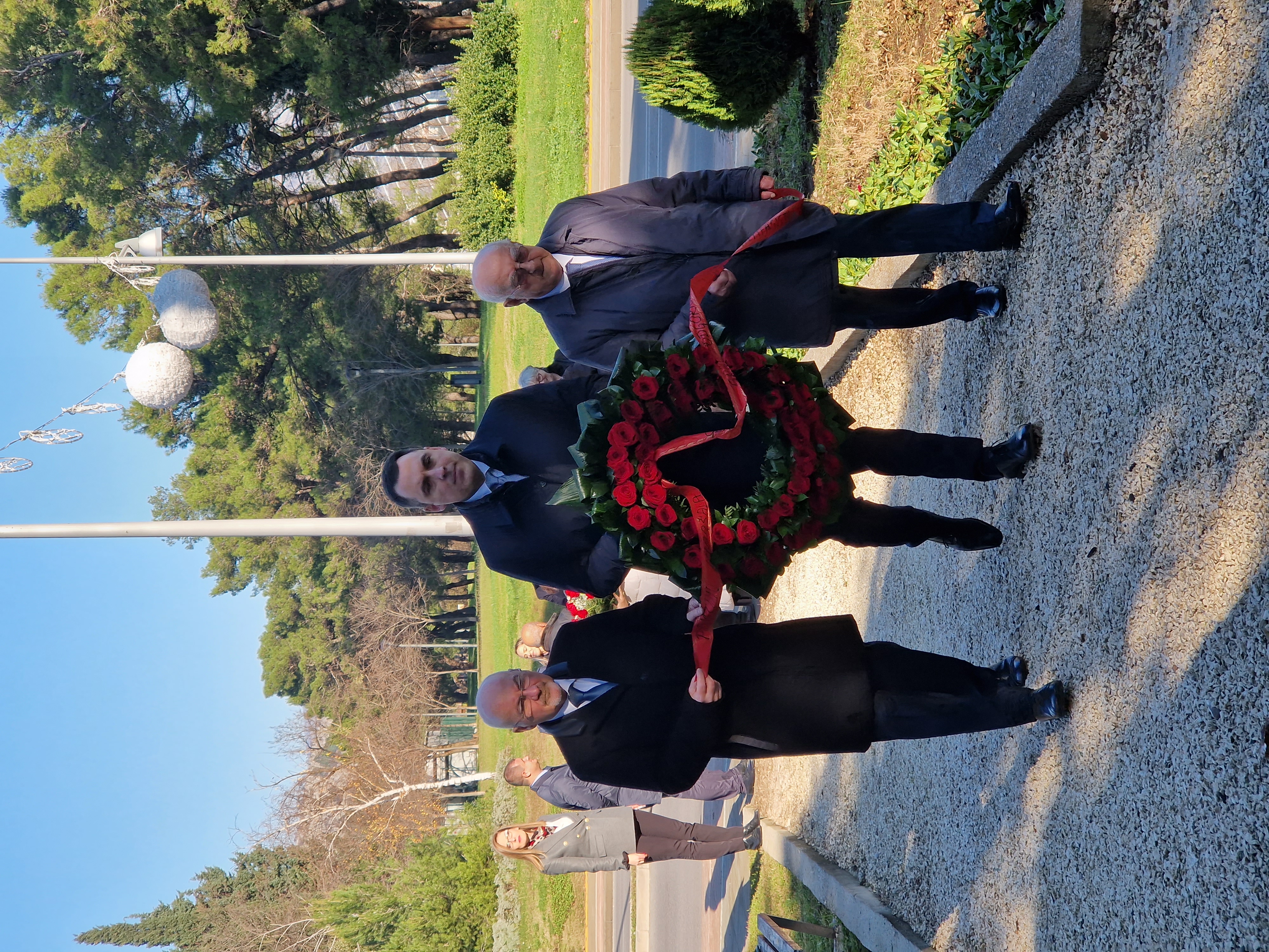 Delegacija Glavnog grada položila vijence na Spomenik Partizanu borcu na Gorici