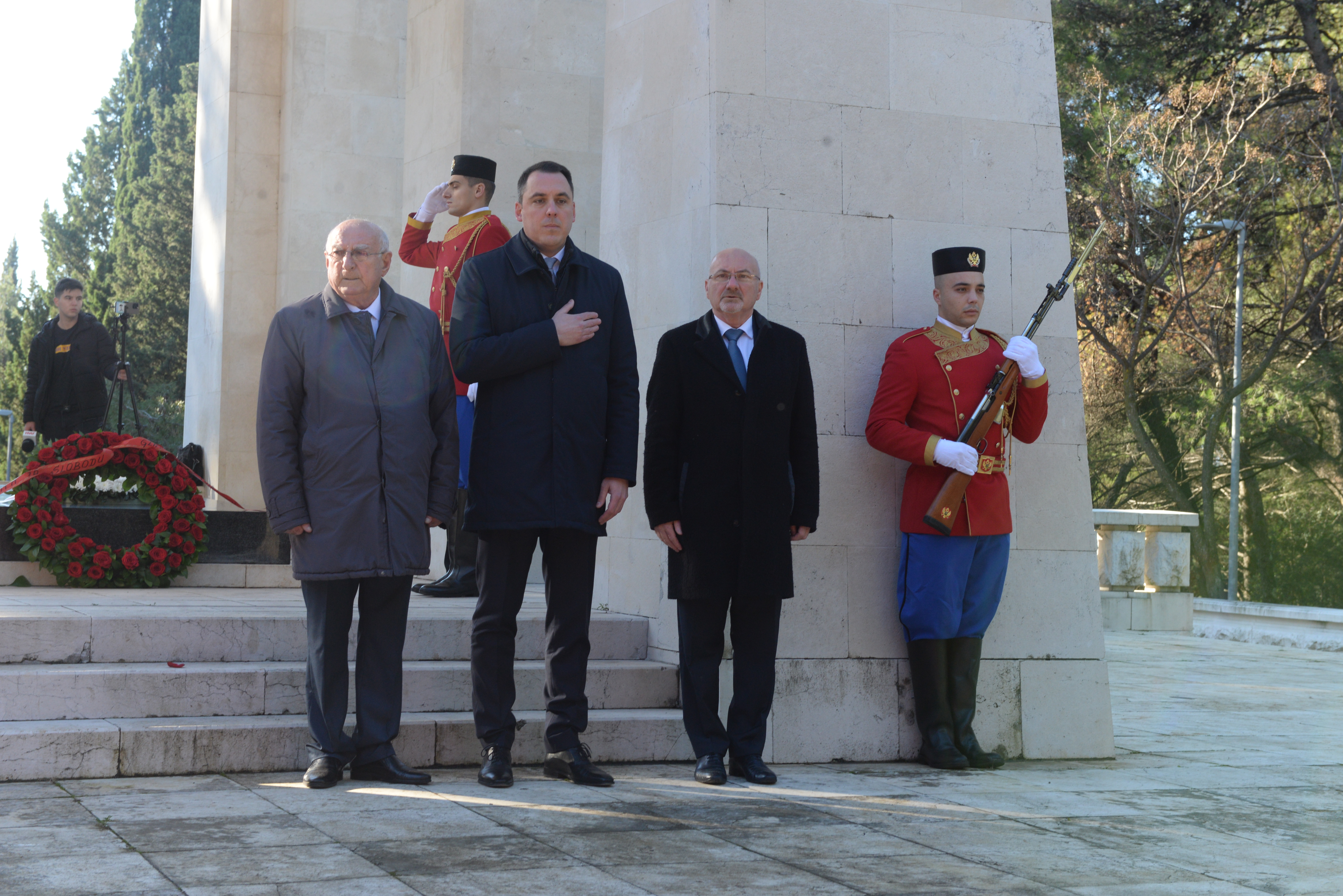Delegacija Glavnog grada položila vijence na Spomenik Partizanu borcu na Gorici