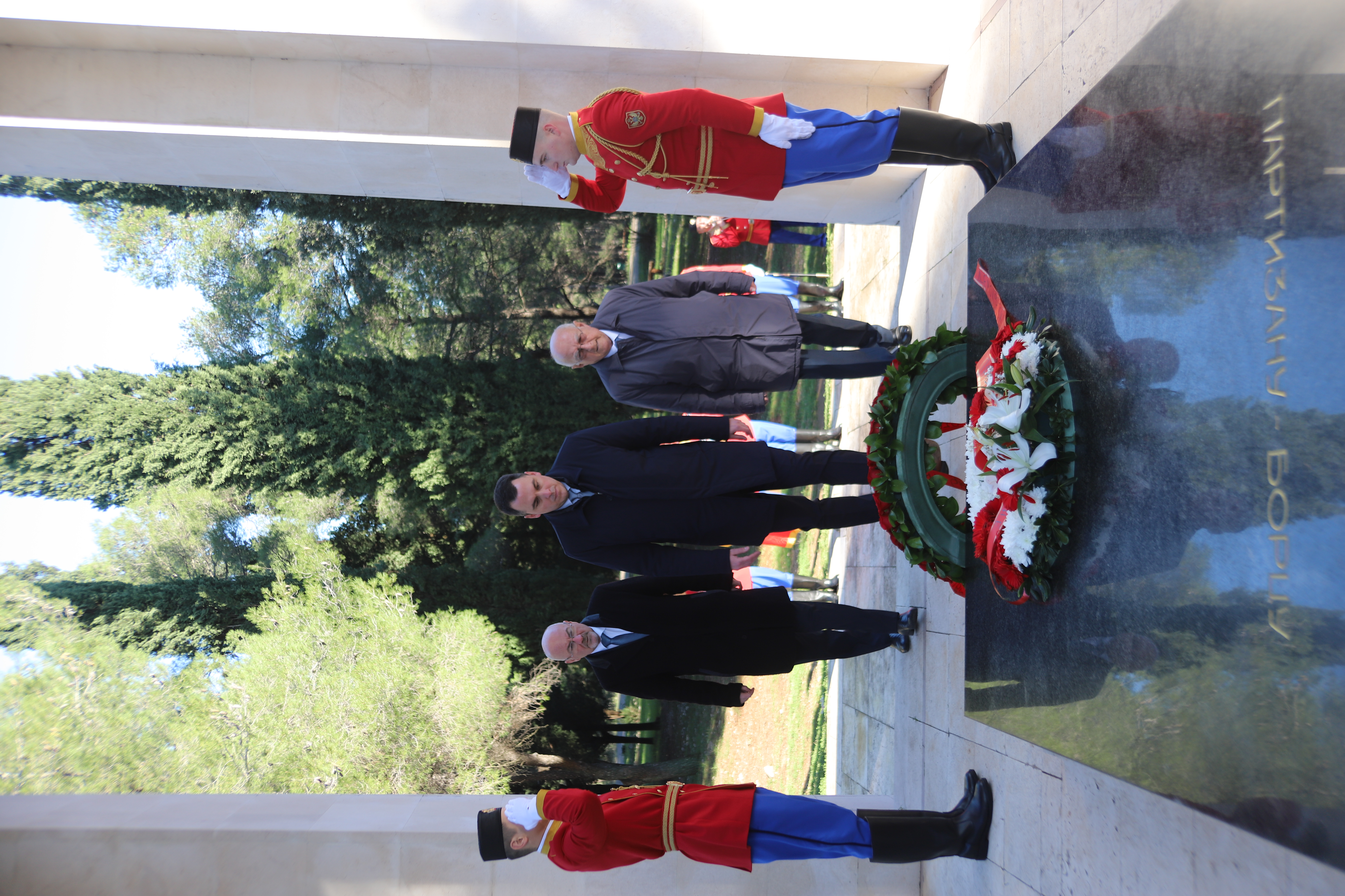 Delegacija Glavnog grada položila vijence na Spomenik Partizanu borcu na Gorici