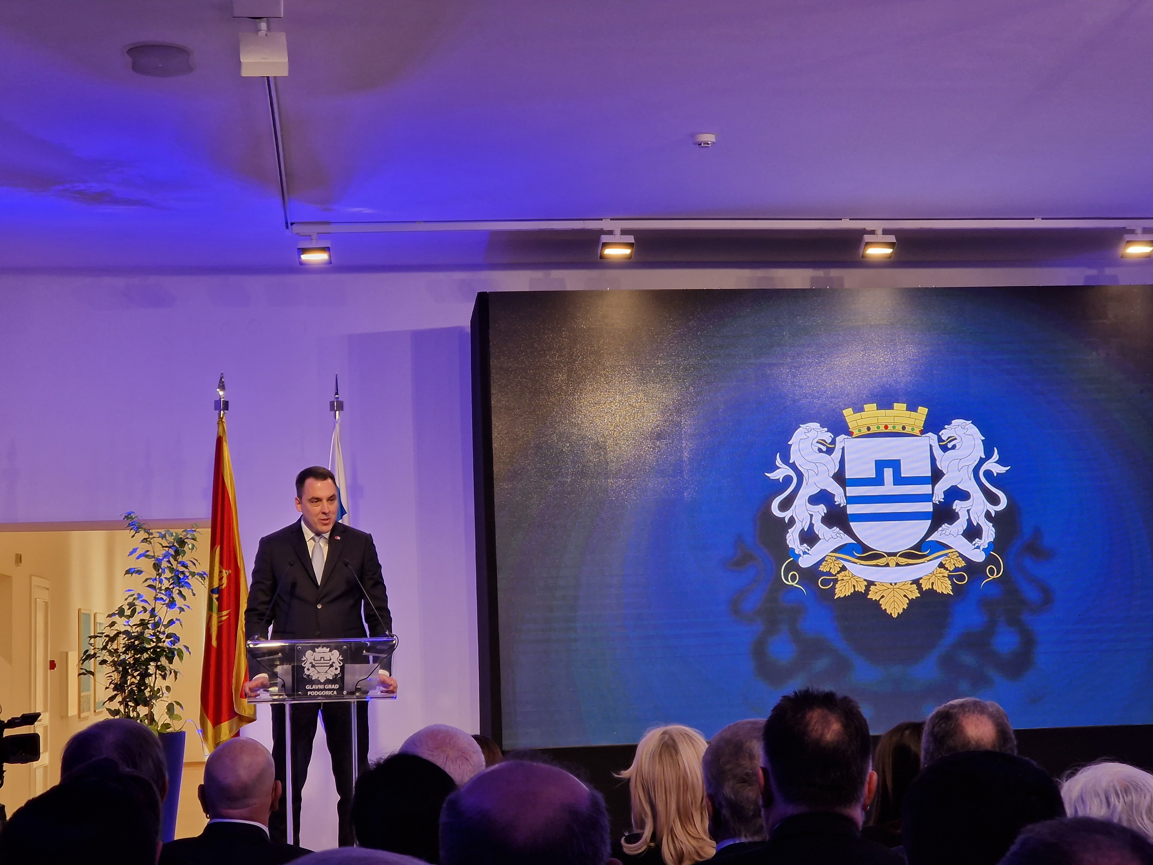 Održana svečana sjednica Skupštine Glavnog grada; Vuković: Vjerujem da nijesmo iznevjerili naše heroje  i da smo dali primjer onima kojima pripada budućnost ovog grada