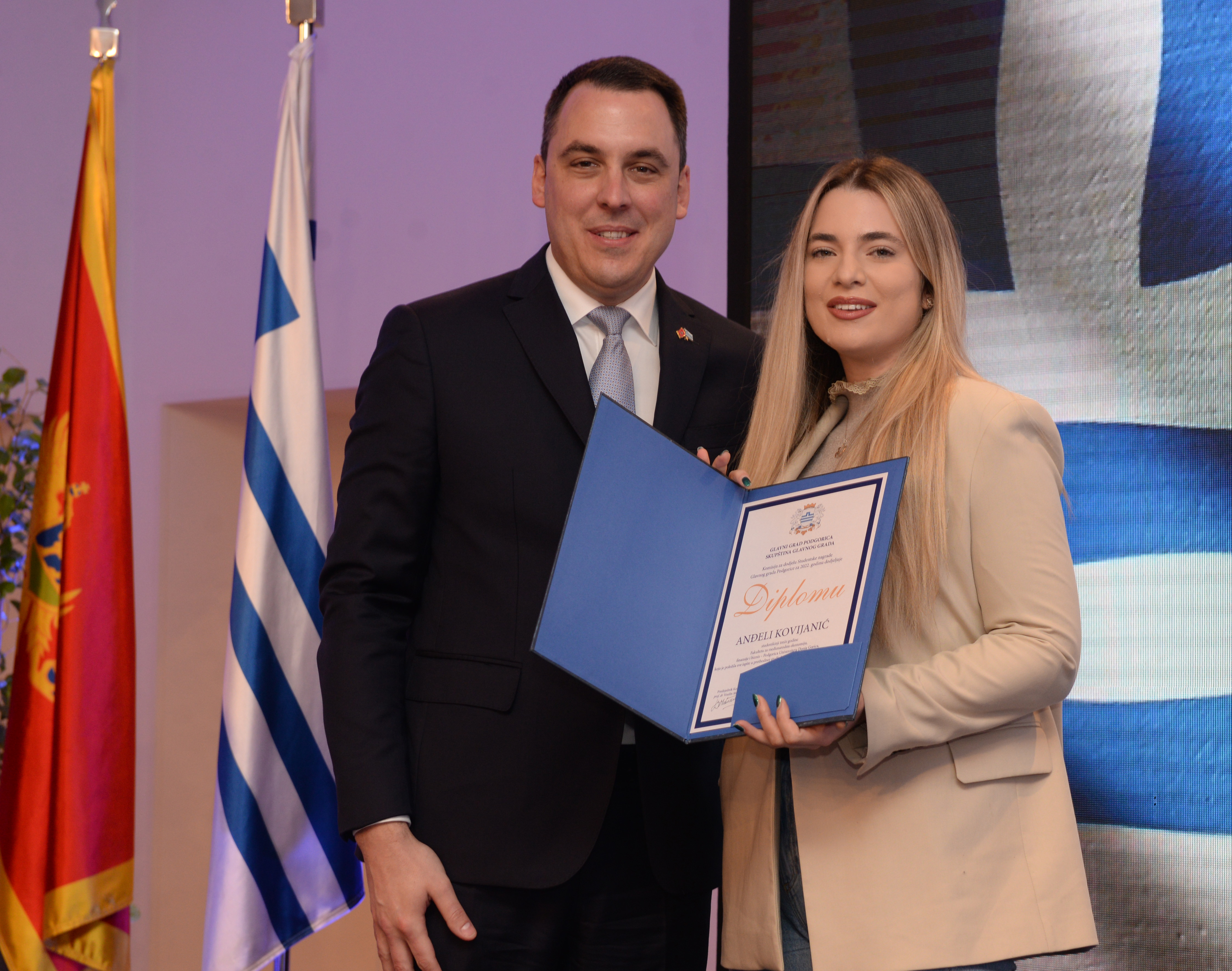 Dodijeljene nagrade najboljim studentima za 2022. godinu; Vuković: Mladima pripada budućnost ovog grada i zaslužuju podršku u svakom vremenu